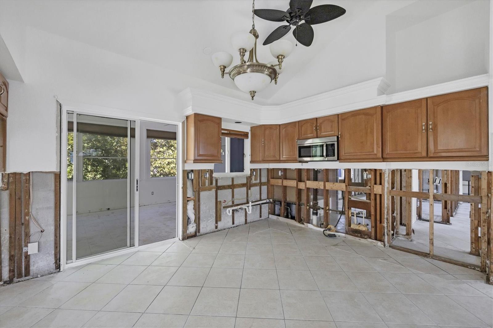 651 JUNGLE QUEEN WAY — photo 21