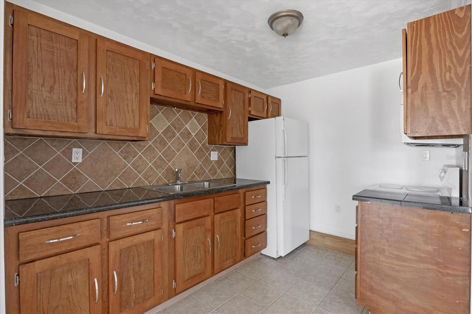 651 JUNGLE QUEEN WAY — photo 33