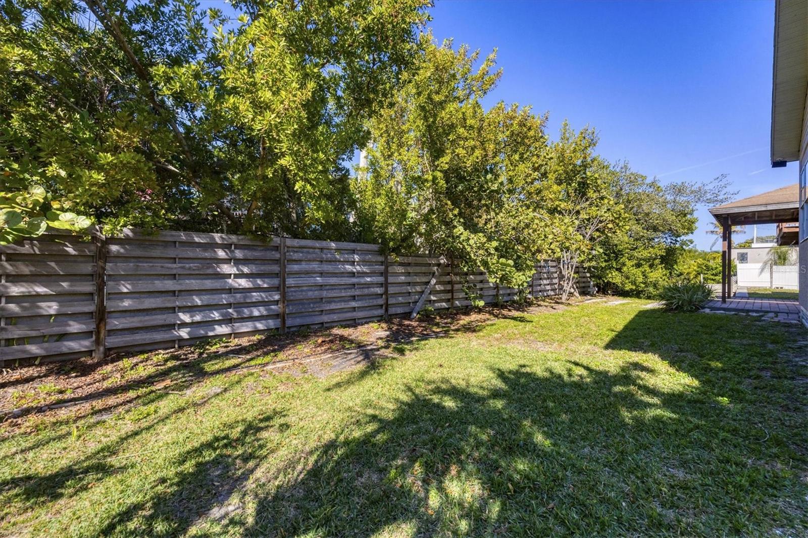 651 JUNGLE QUEEN WAY — photo 39