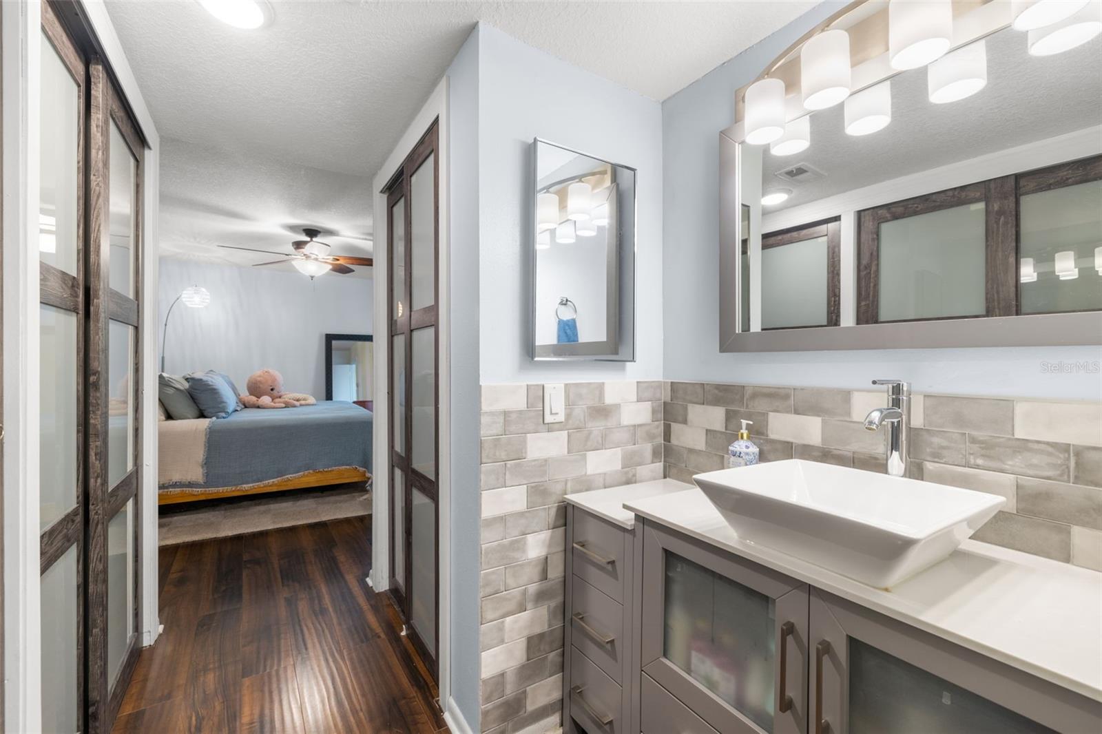 402 TARPON PT — photo 17