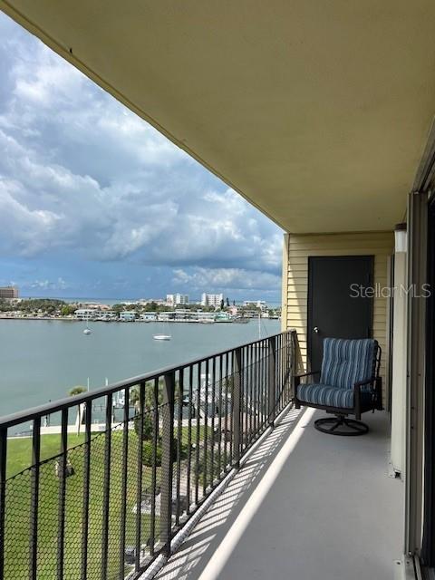650 ISLAND WAY #708 — photo 4