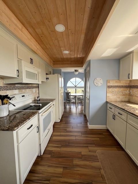 650 ISLAND WAY #708 — photo 12