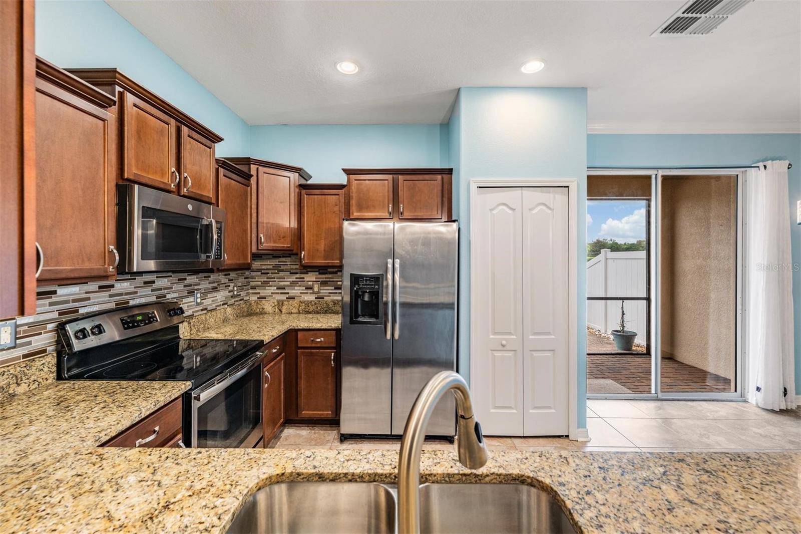 12039 GREENGATE DR — photo 11