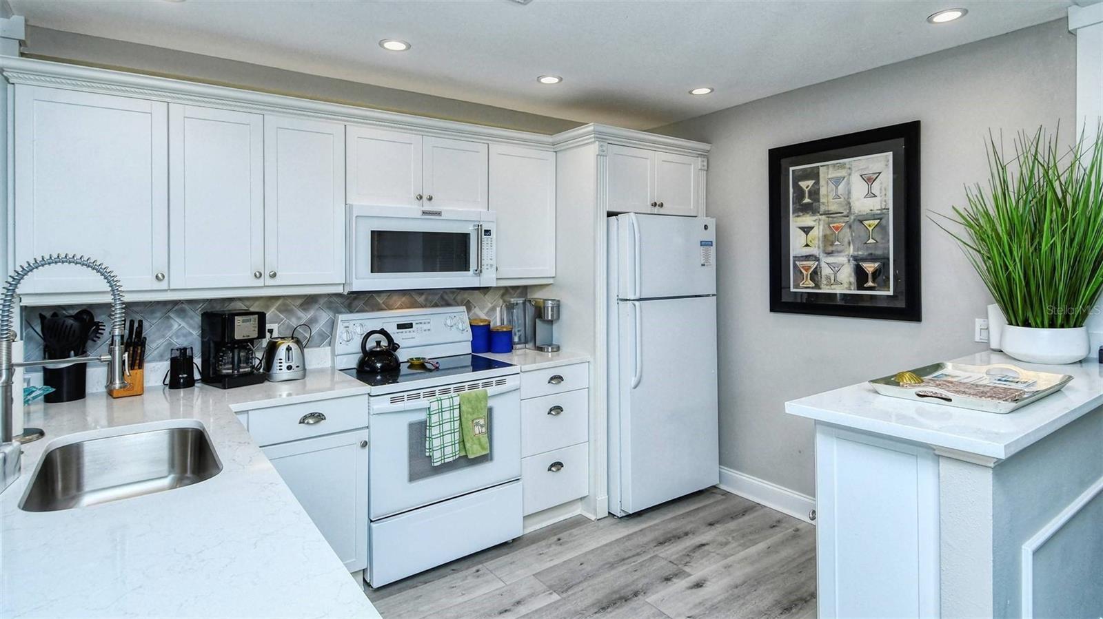 1255 E PEPPERTREE DR #305 — photo 3