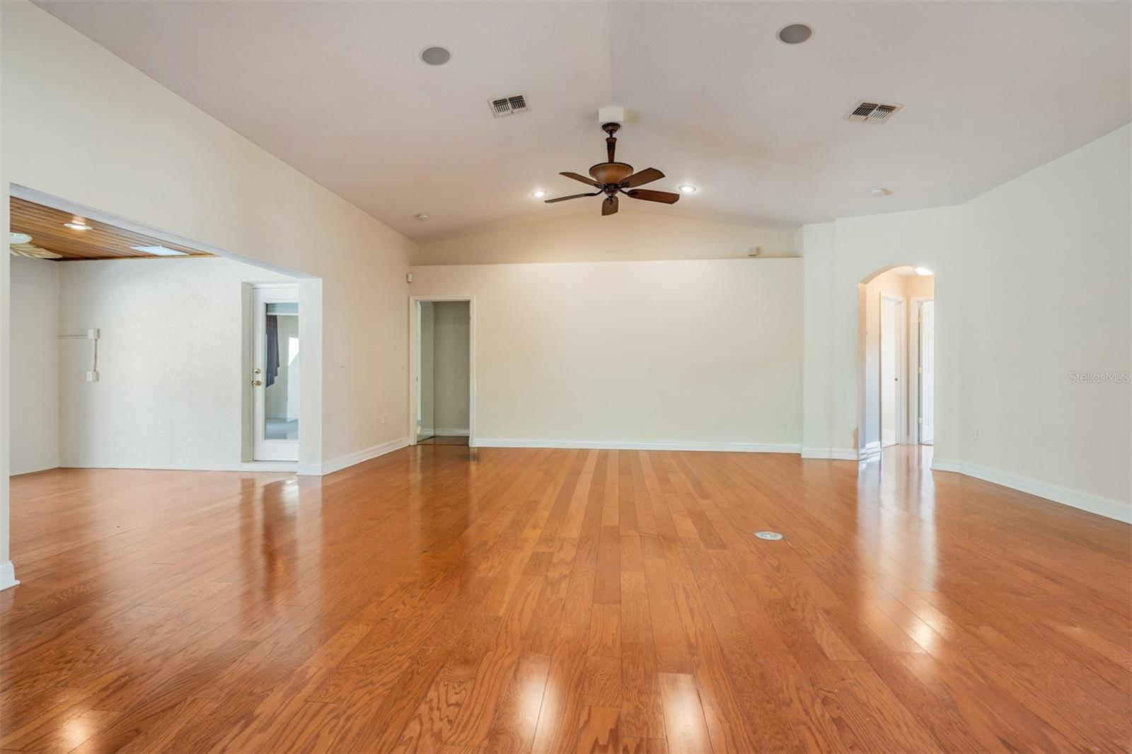 10133 COLLAR DR — photo 32