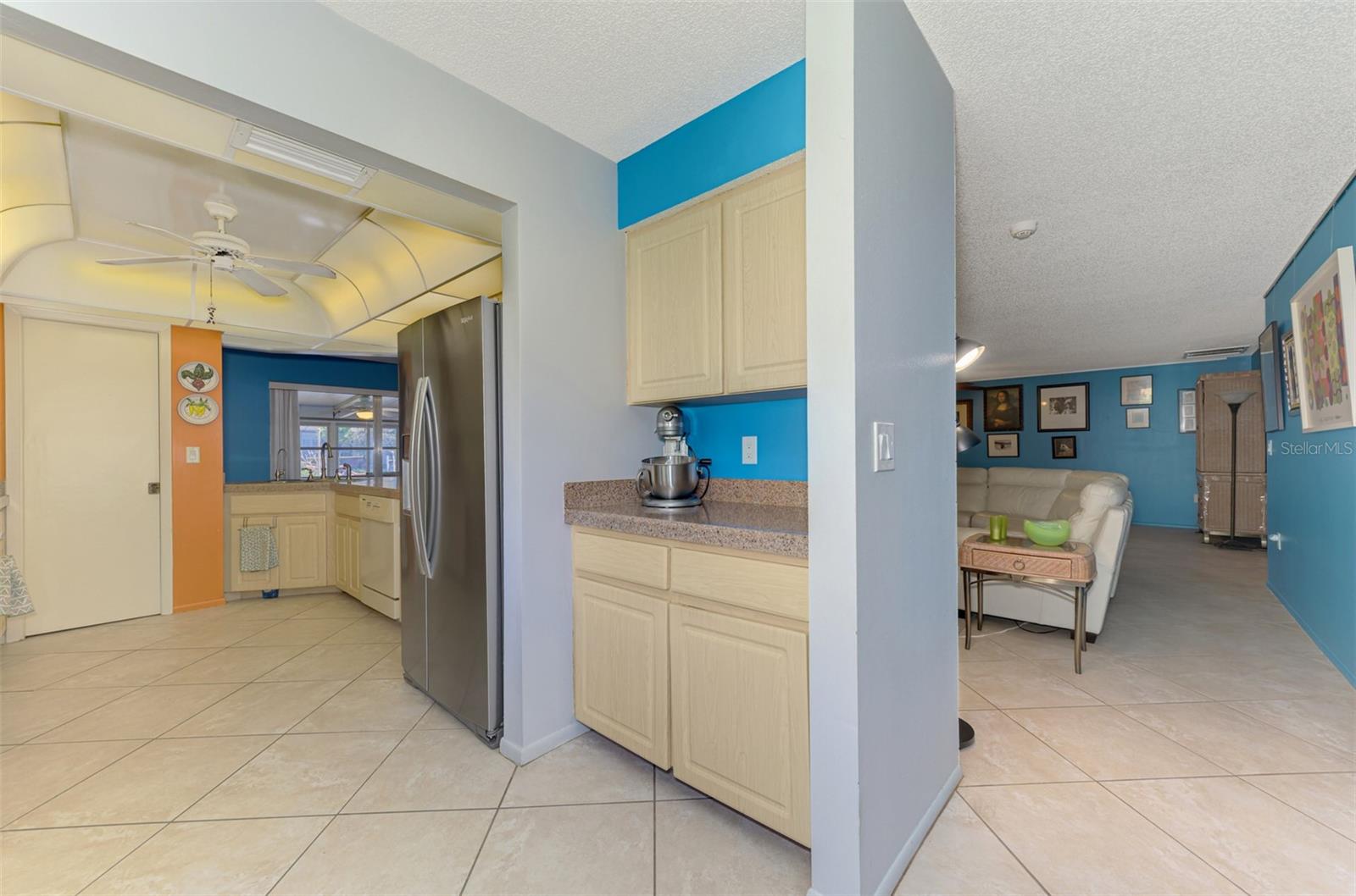 602 PORTIA ST N — photo 32