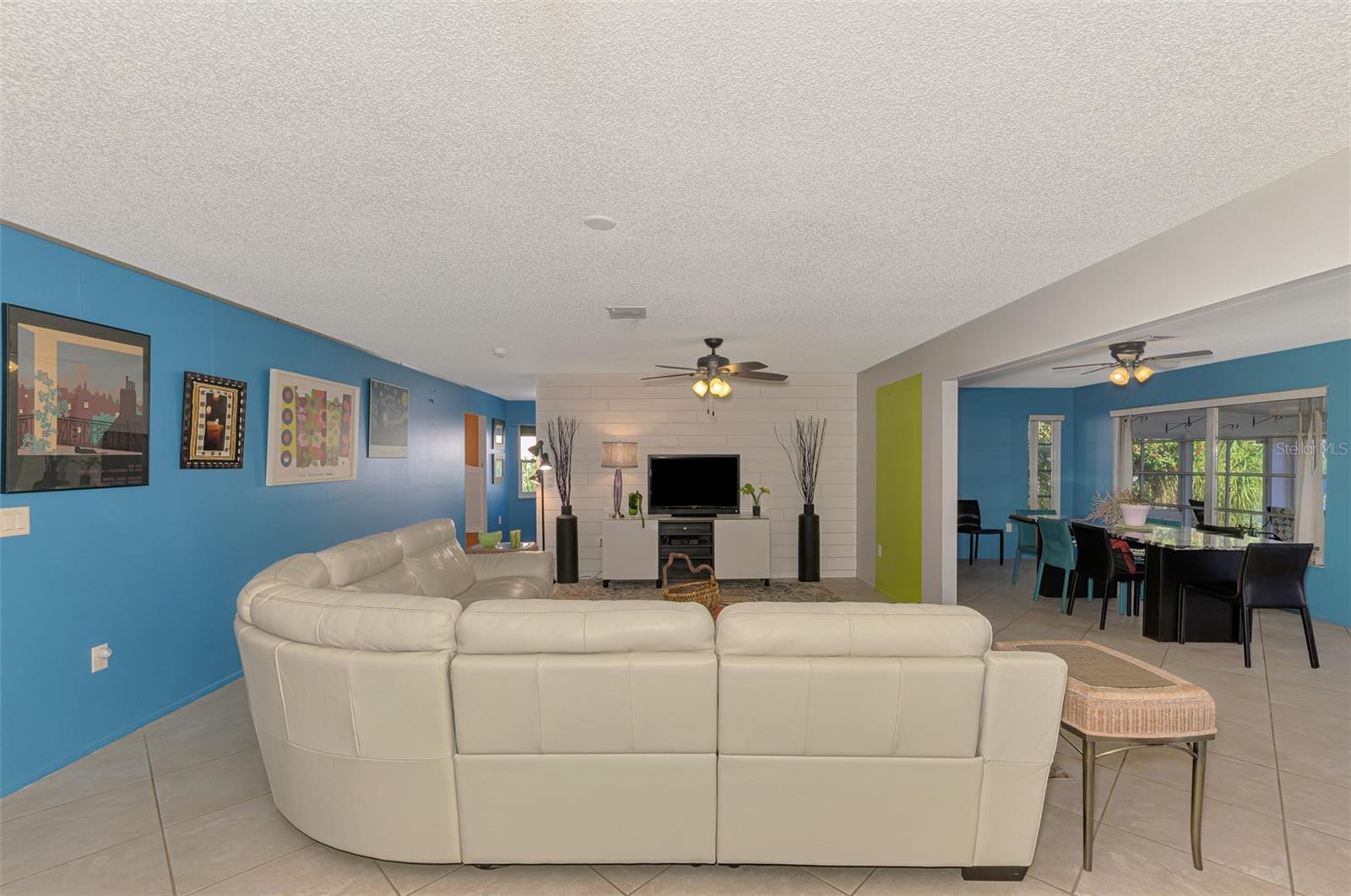 602 PORTIA ST N — photo 22