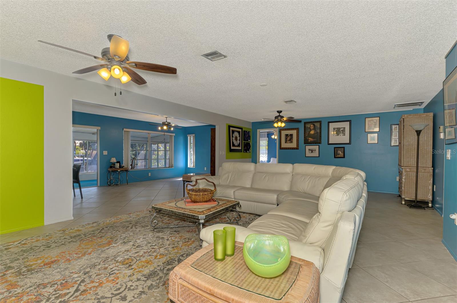 602 PORTIA ST N — photo 26