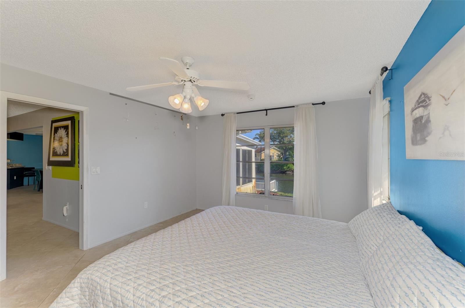 602 PORTIA ST N — photo 38