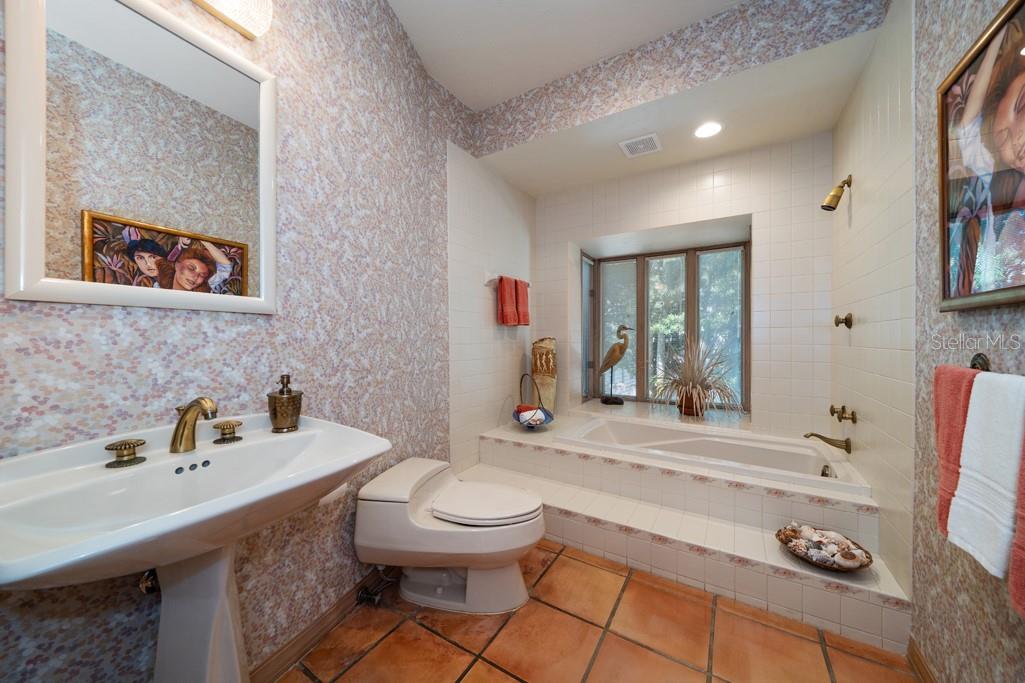 16000 GULF BLVD — photo 24