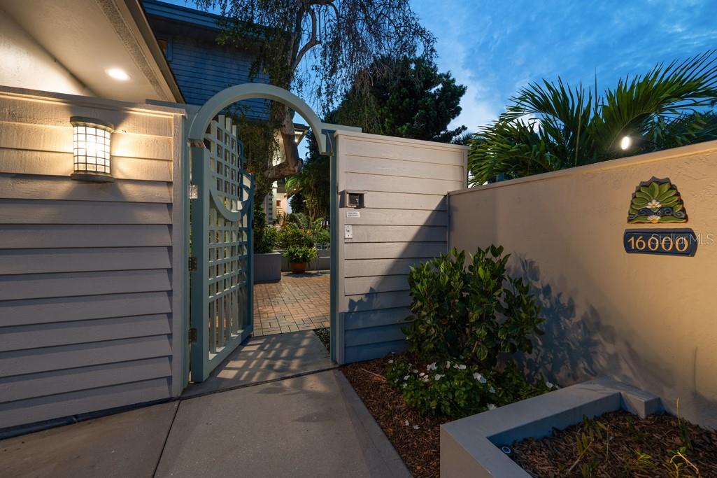 16000 GULF BLVD — photo 4