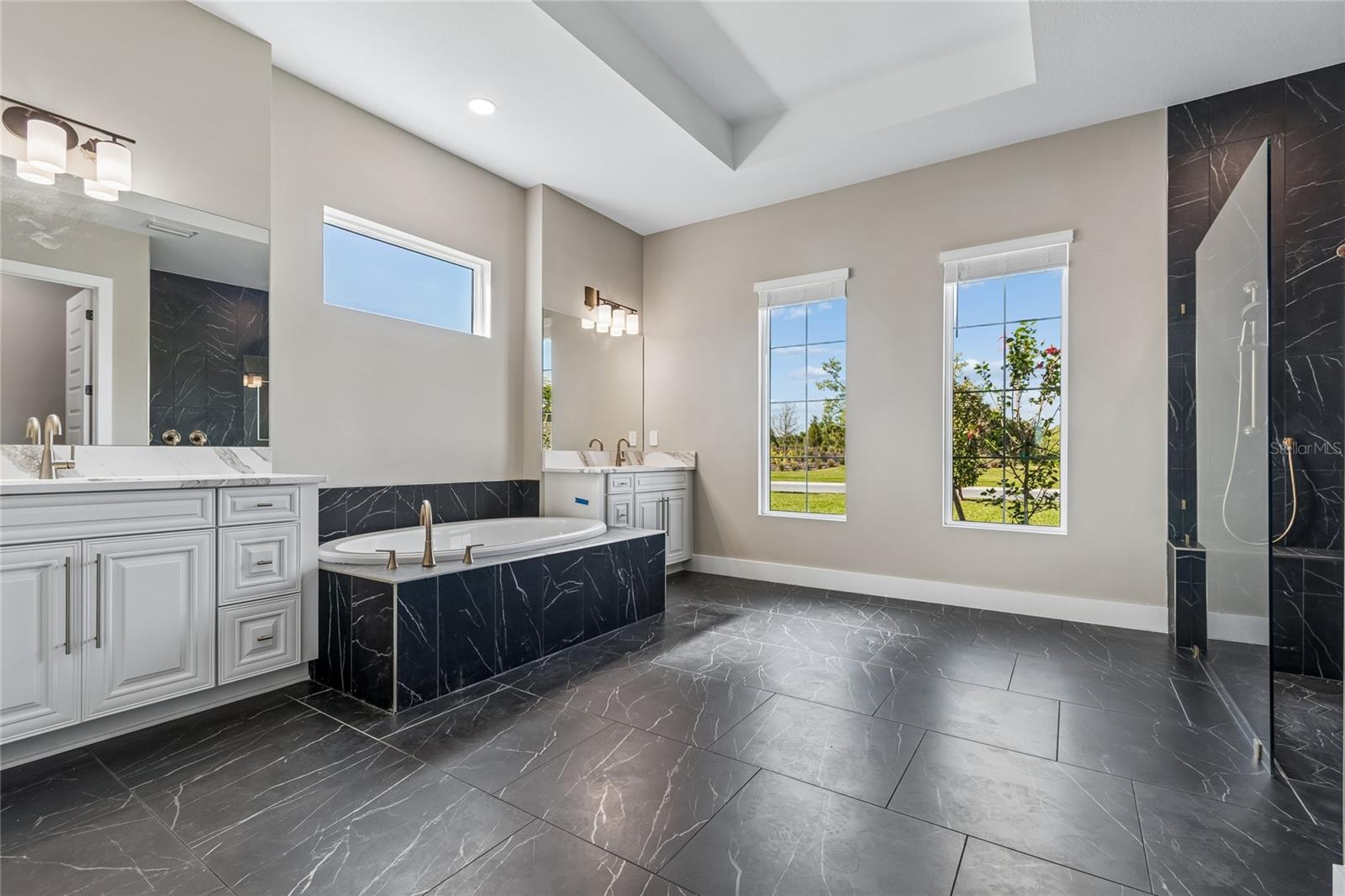 1170 KINGS WAY DR — photo 12