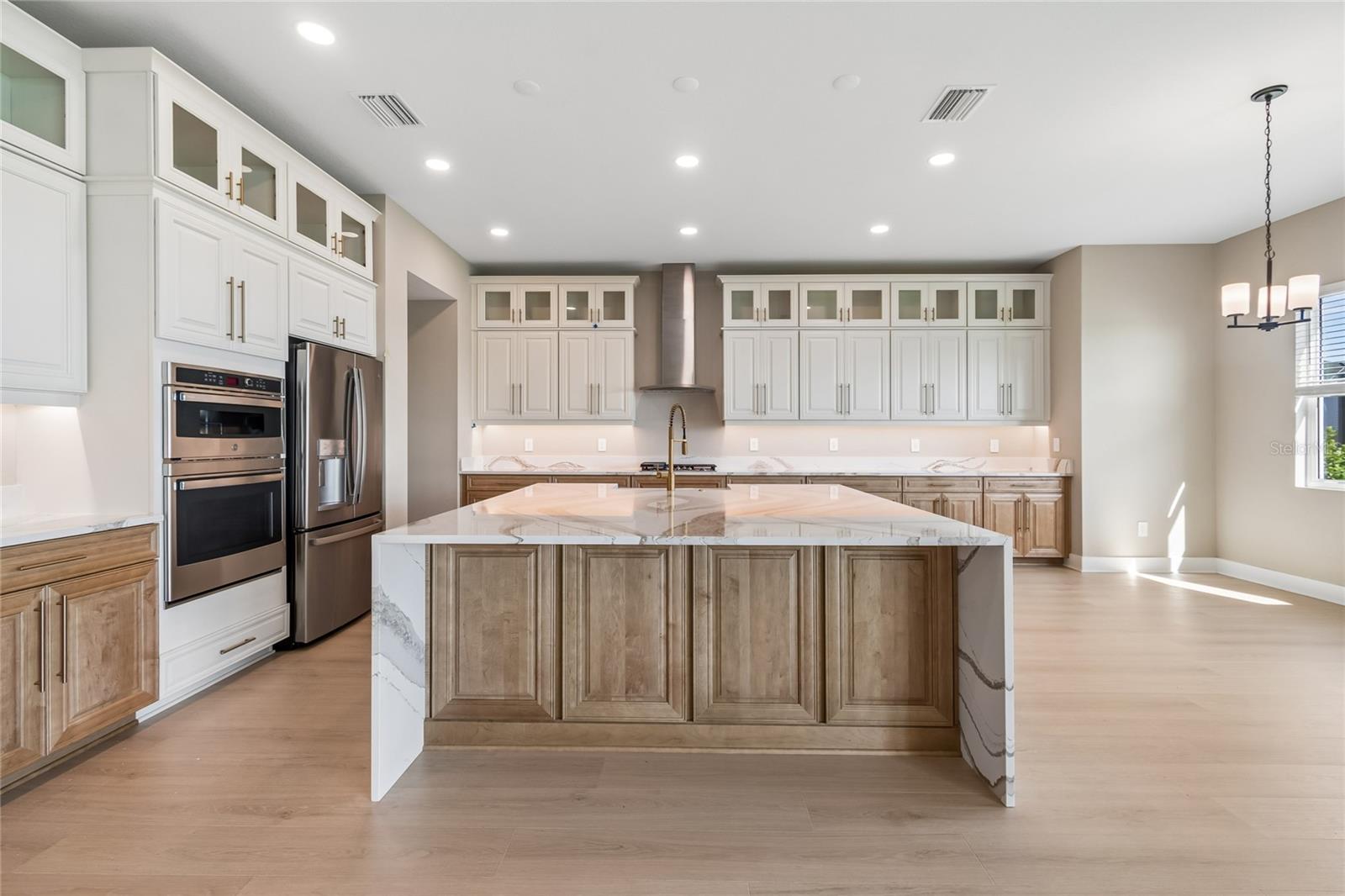 1170 KINGS WAY DR — photo 3