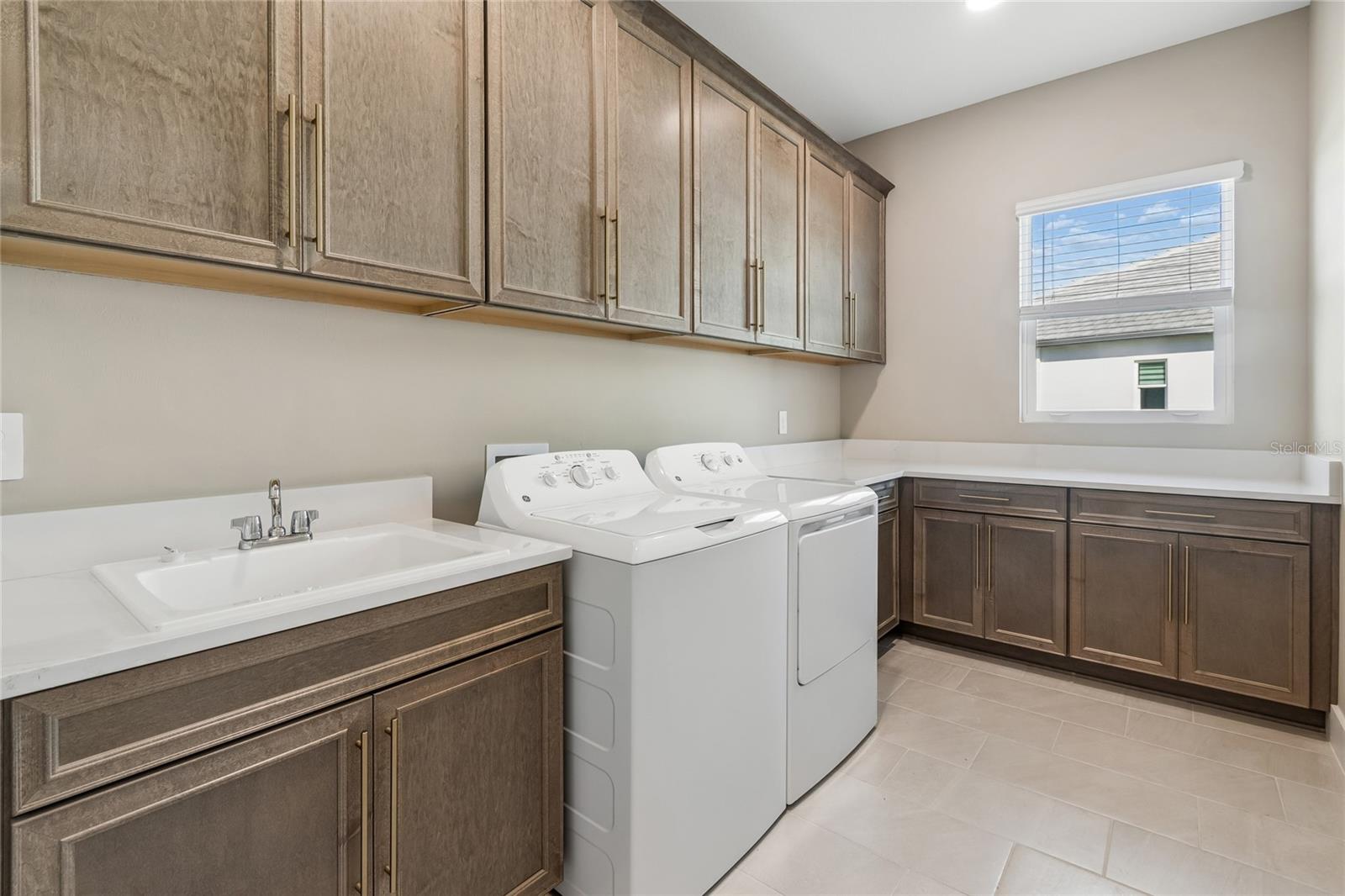 1170 KINGS WAY DR — photo 9