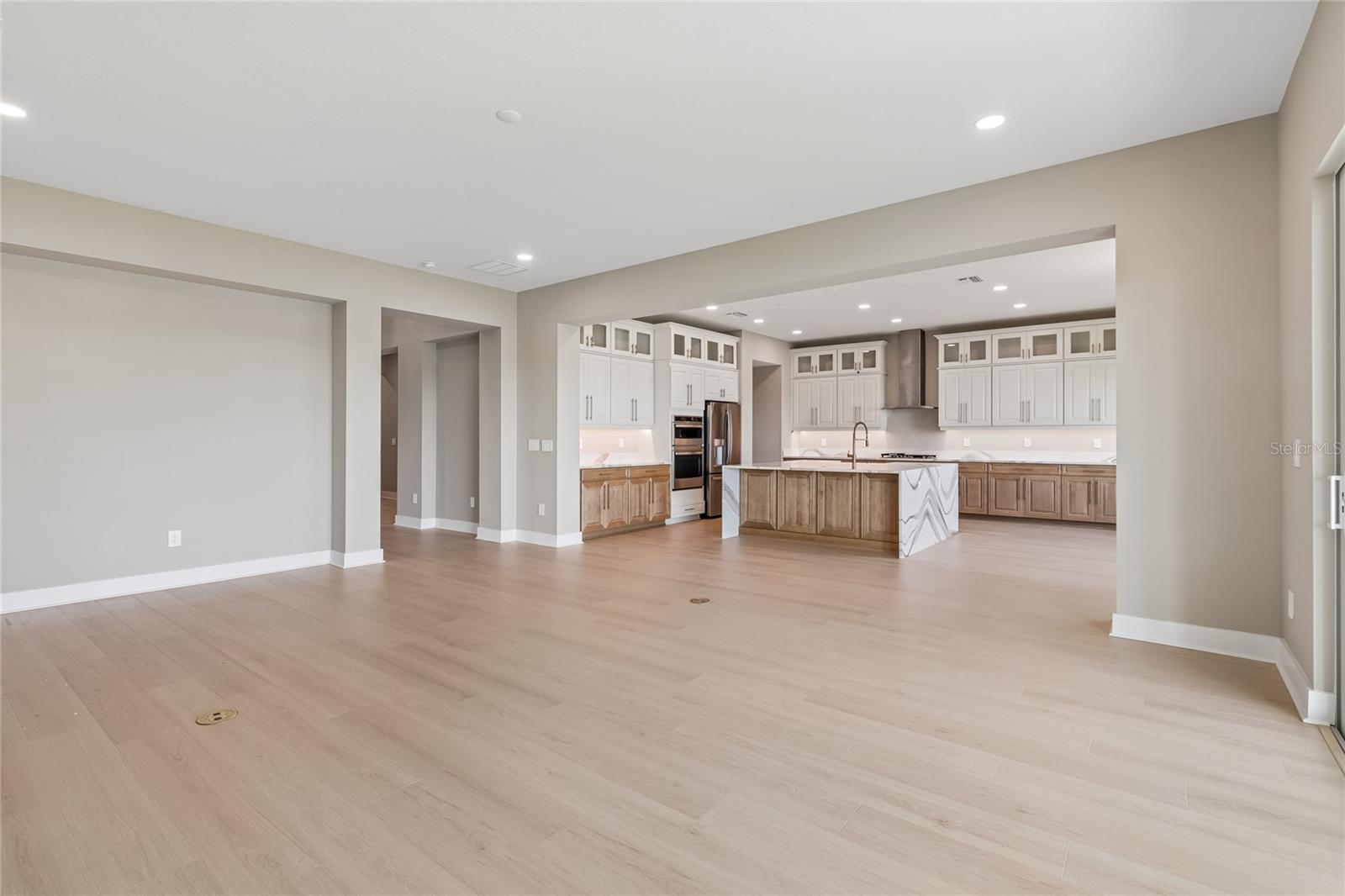 1170 KINGS WAY DR — photo 4