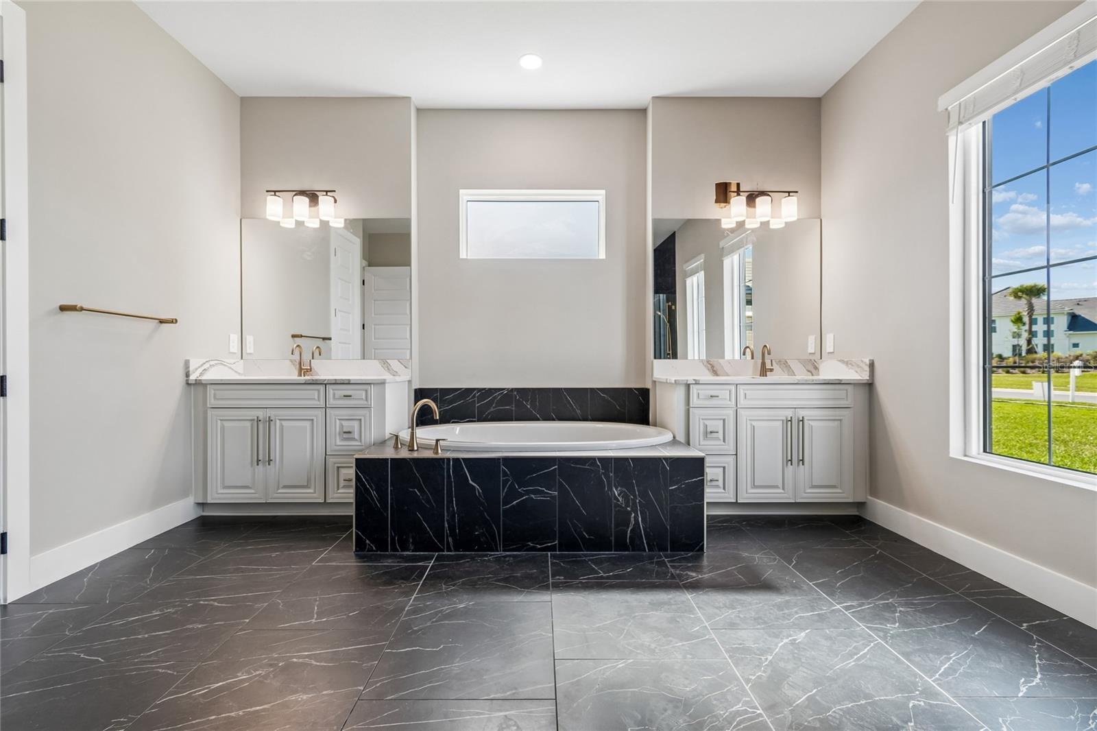 1170 KINGS WAY DR — photo 10