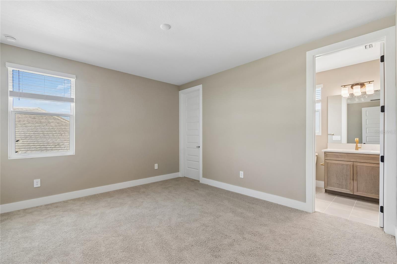 1170 KINGS WAY DR — photo 8