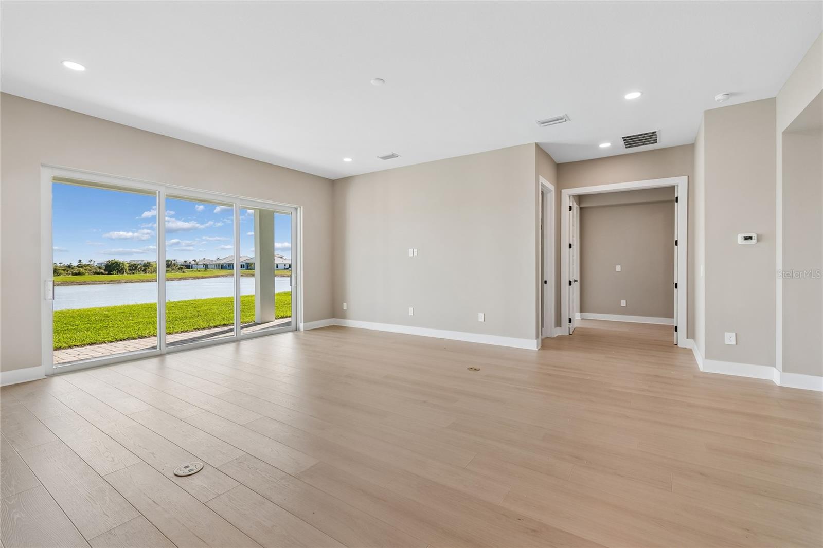 1170 KINGS WAY DR — photo 5