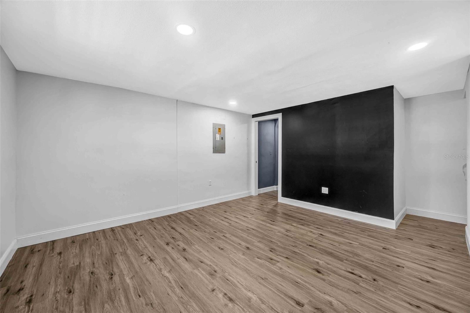 9040 LUNAR LN — photo 18