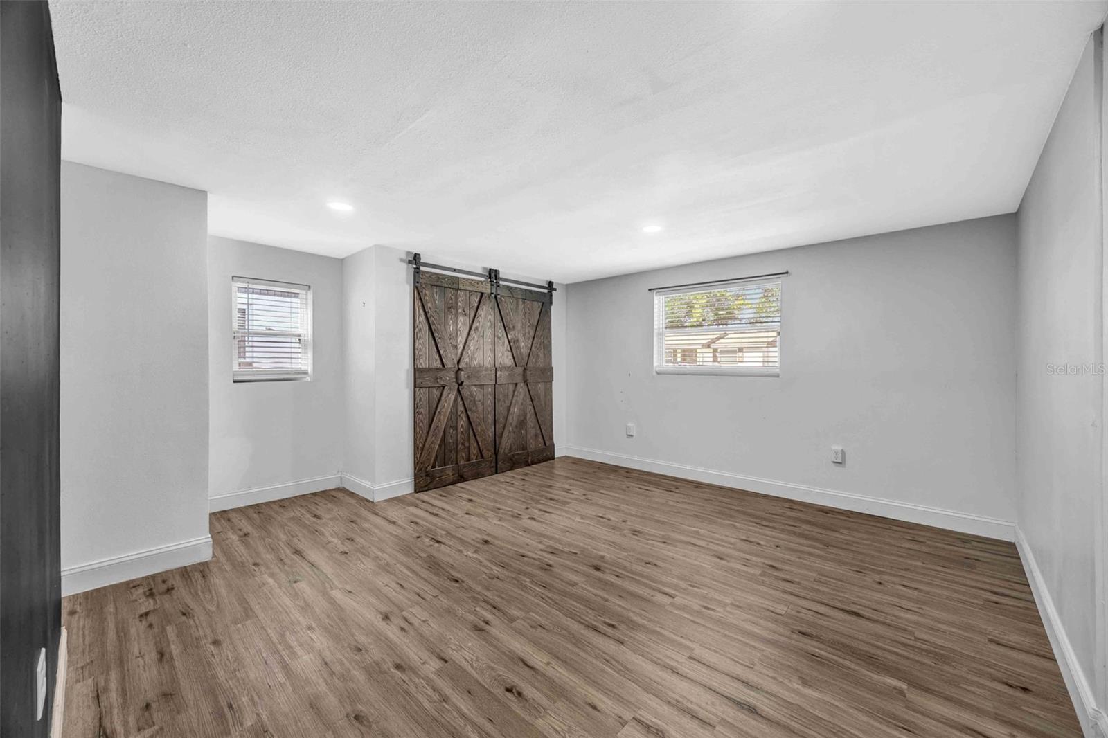 9040 LUNAR LN — photo 17