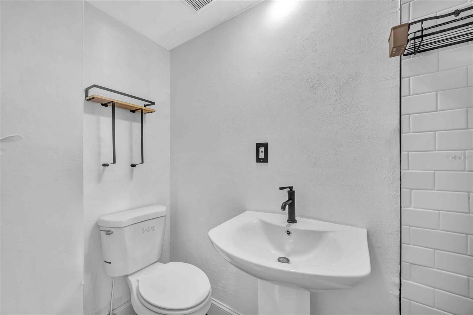 9040 LUNAR LN — photo 19