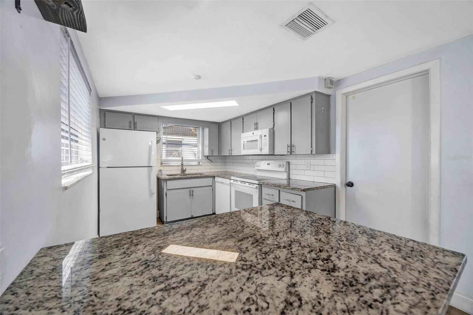 9040 LUNAR LN — photo 13