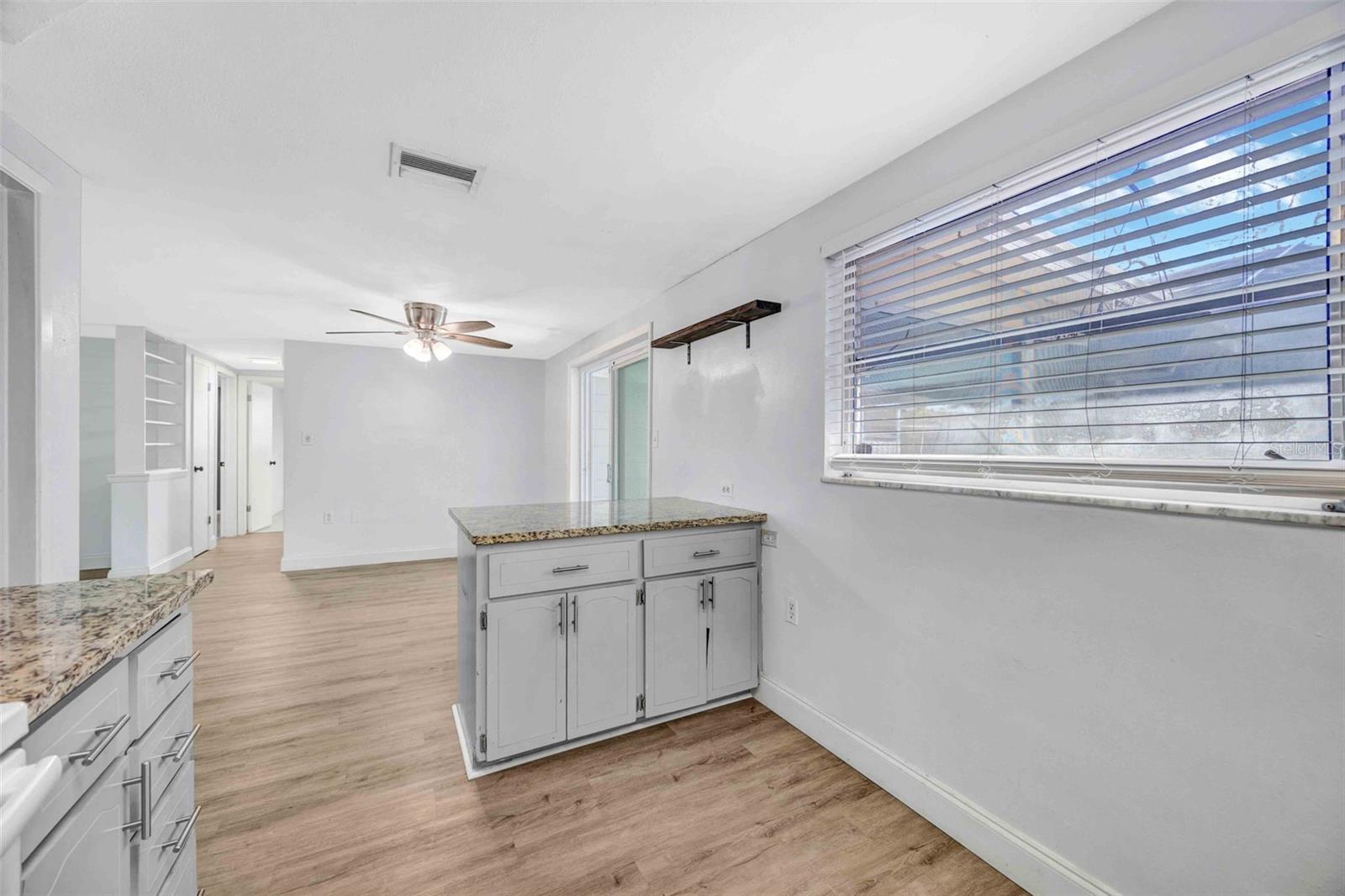 9040 LUNAR LN — photo 8