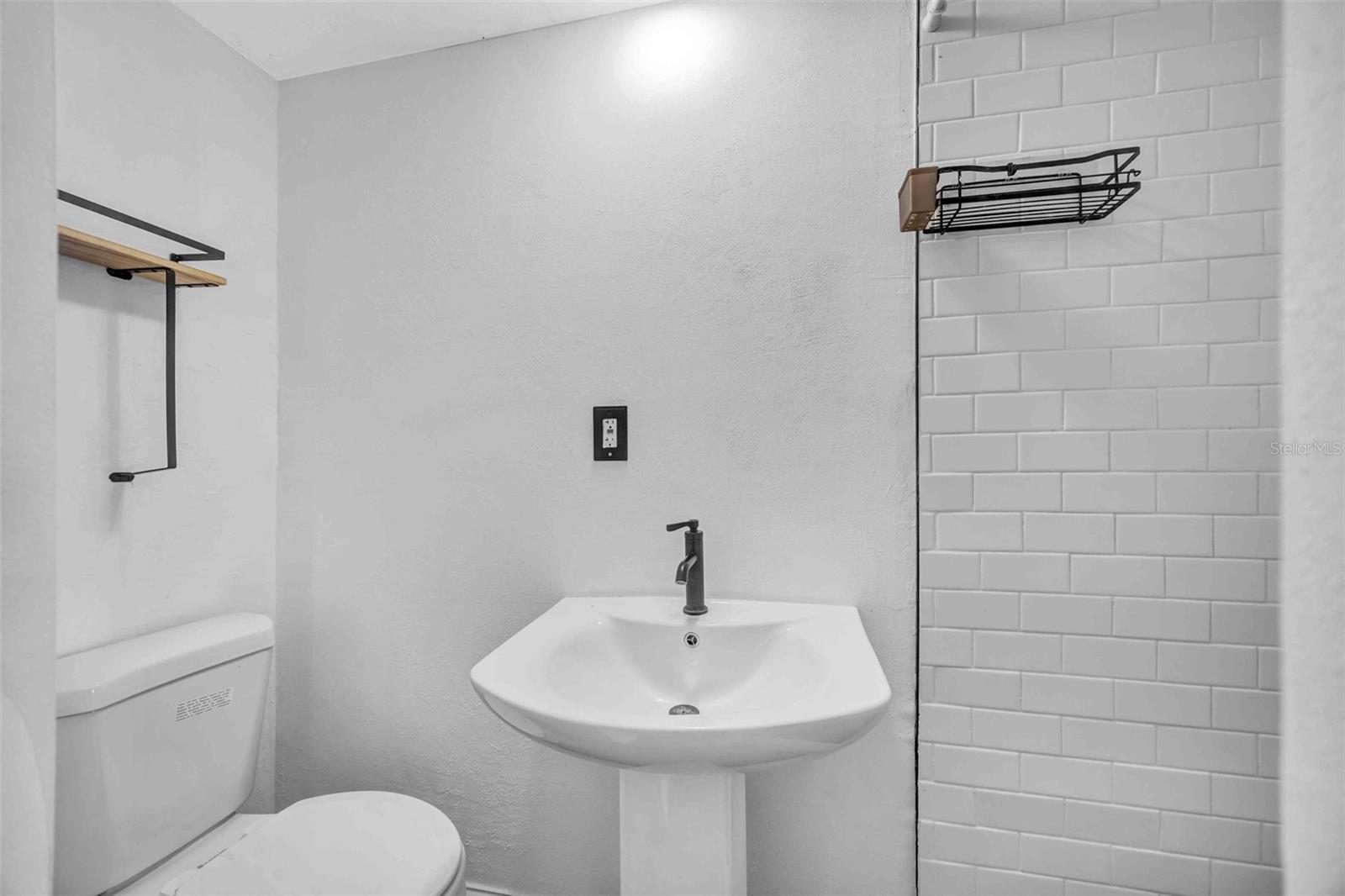 9040 LUNAR LN — photo 20