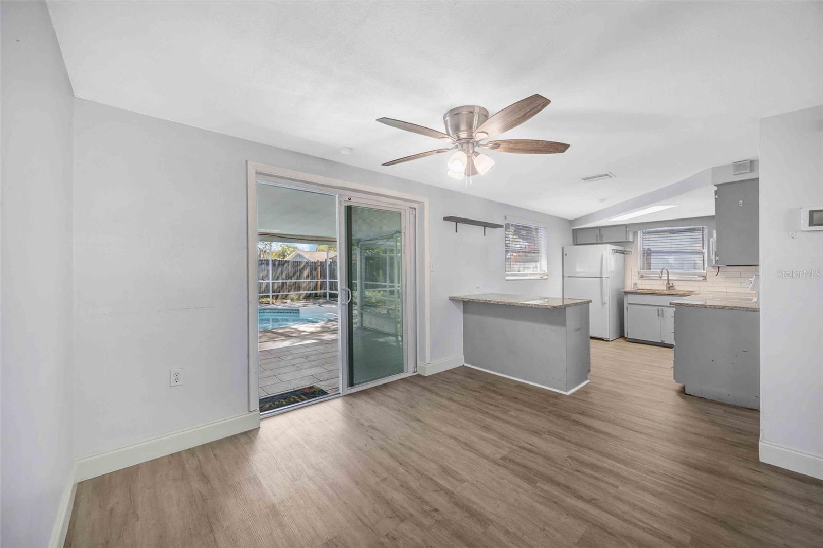 9040 LUNAR LN — photo 5