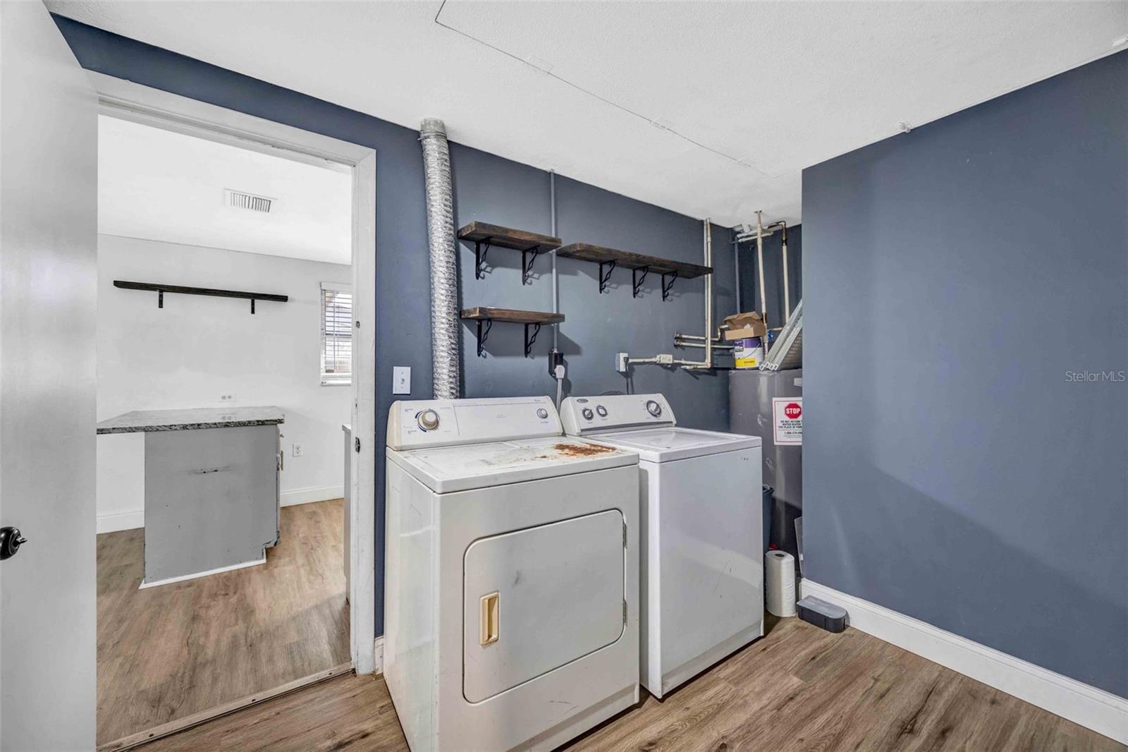 9040 LUNAR LN — photo 37