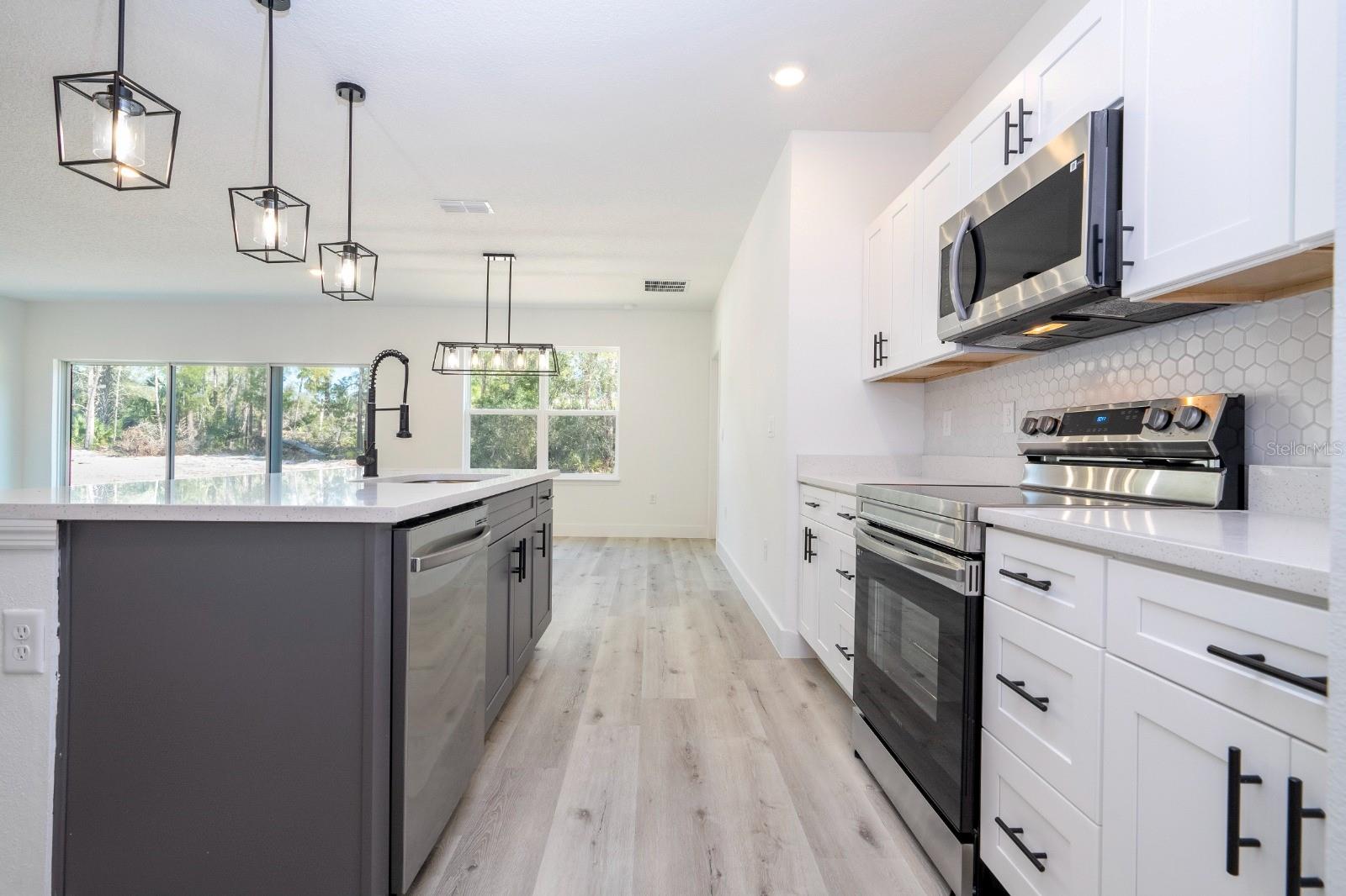 1129 EDINBURGH ST — photo 12