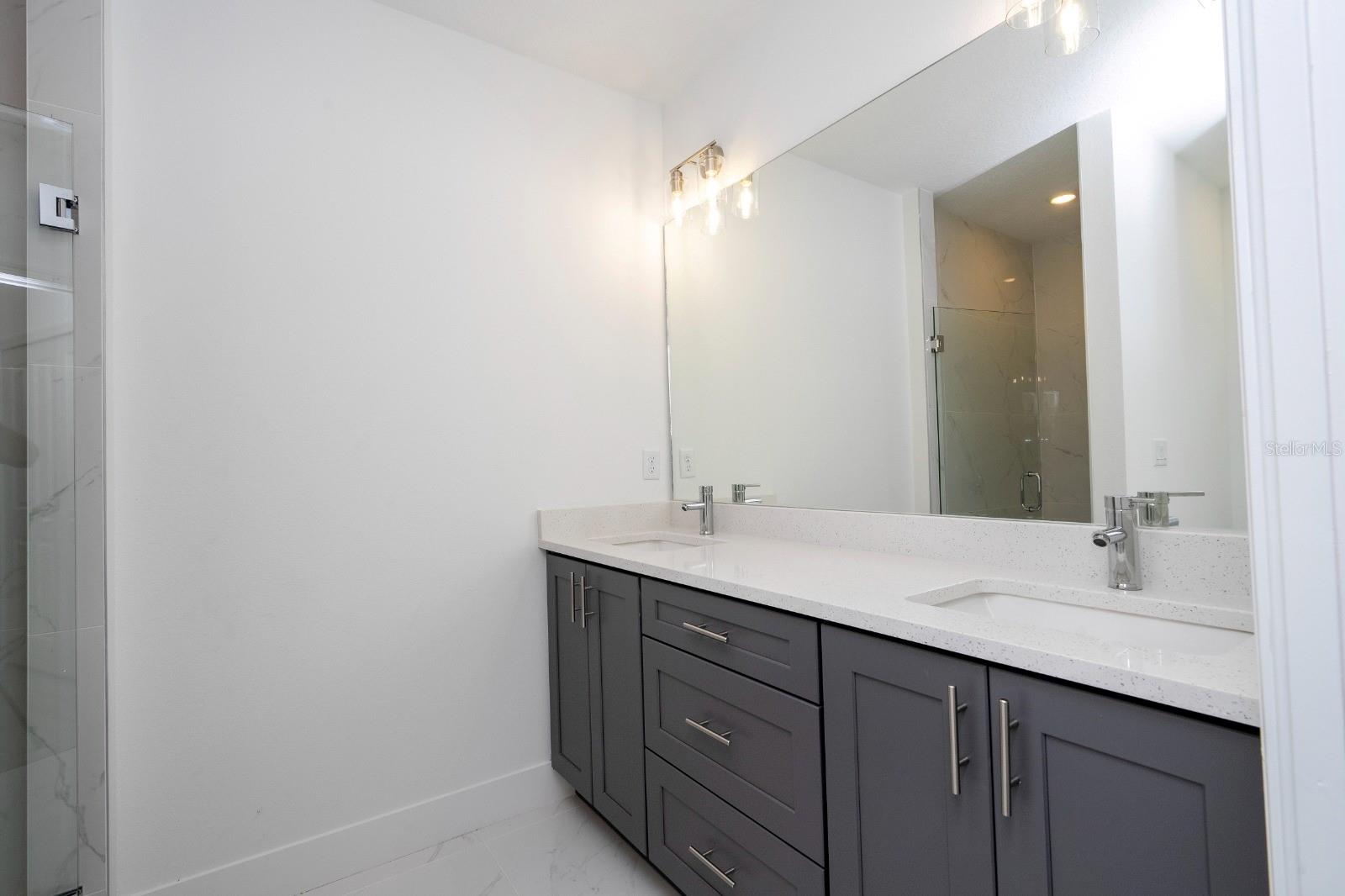 1129 EDINBURGH ST — photo 23