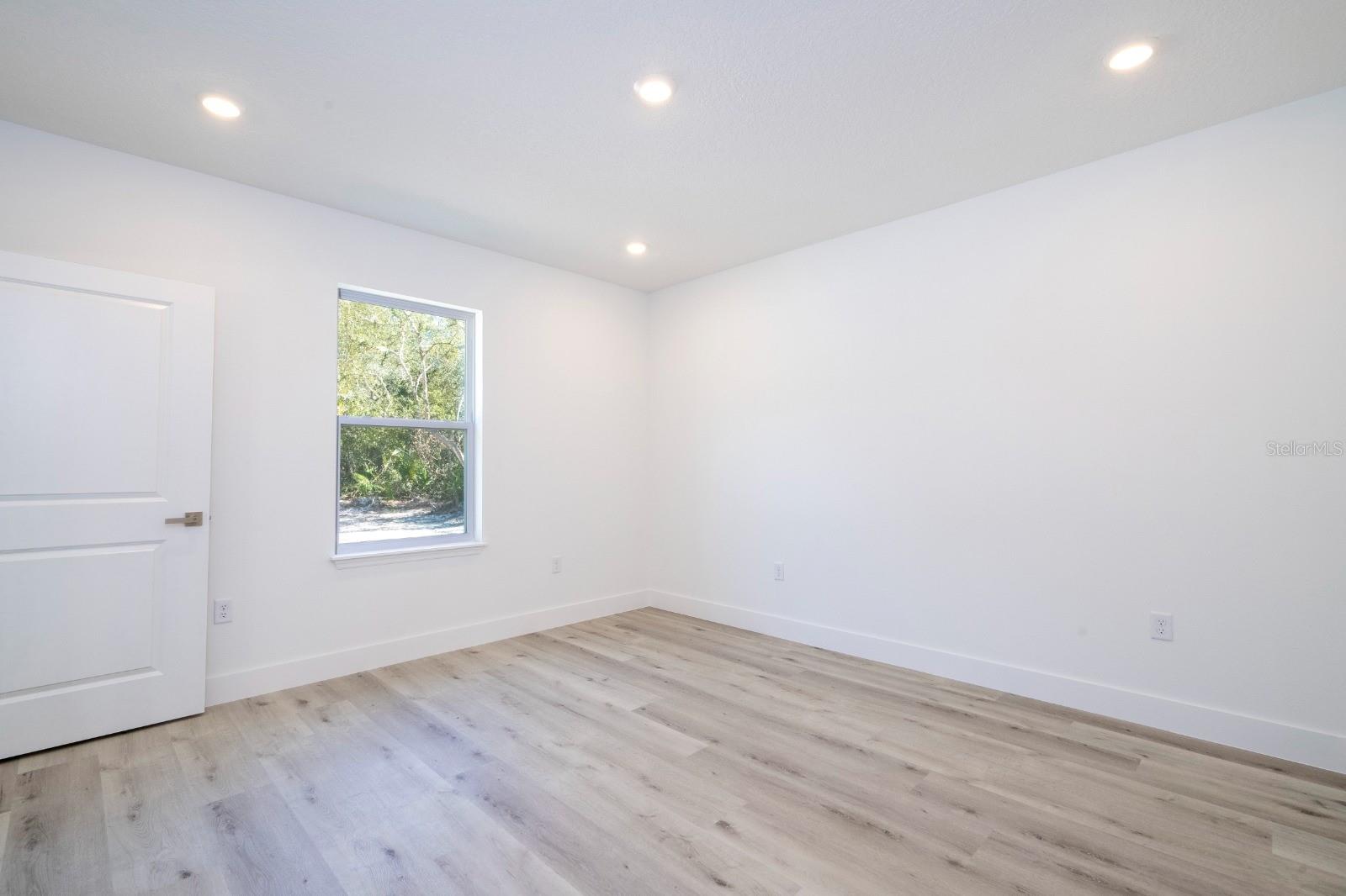 1129 EDINBURGH ST — photo 19