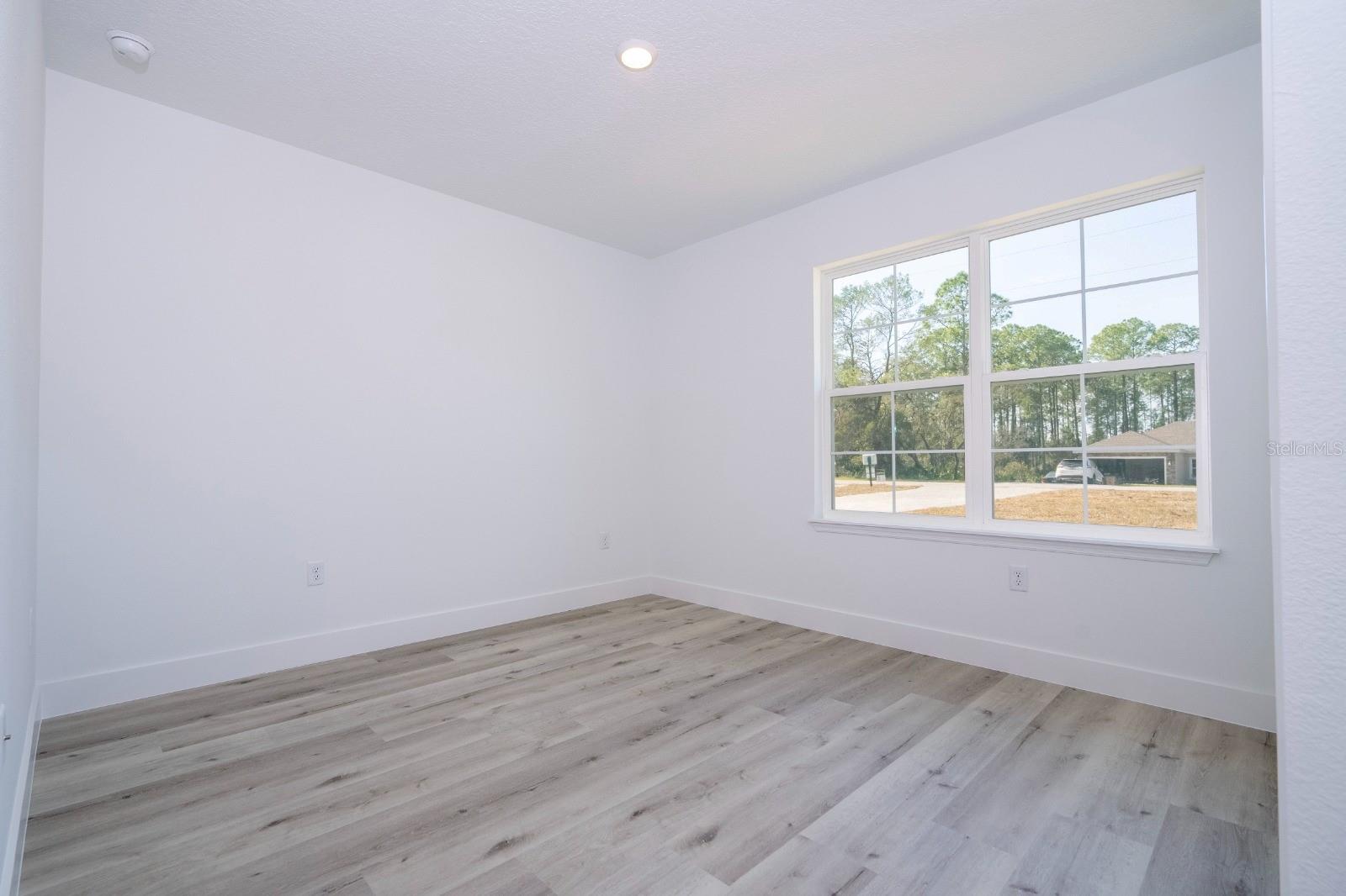 1129 EDINBURGH ST — photo 26
