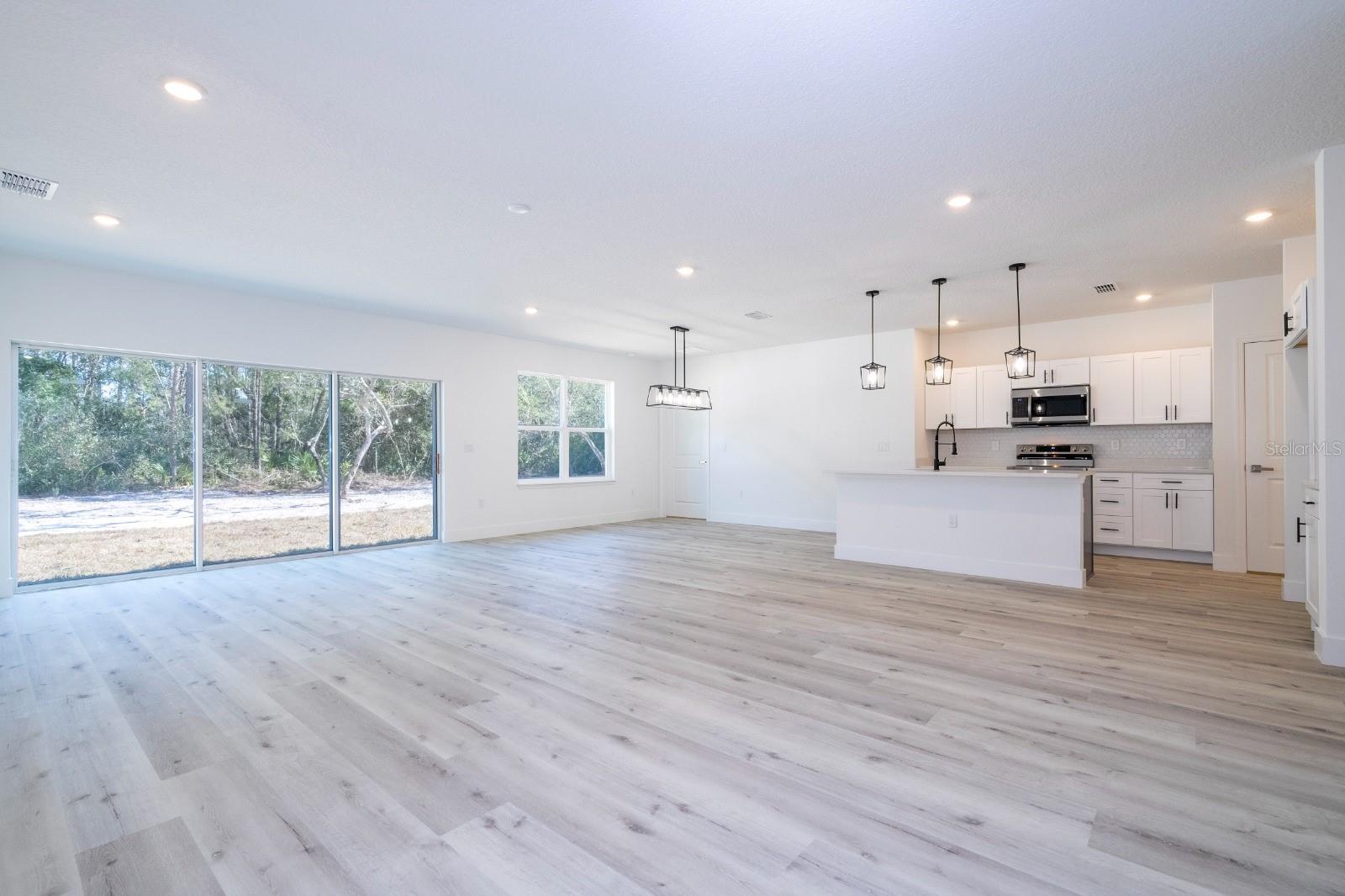 1129 EDINBURGH ST — photo 14