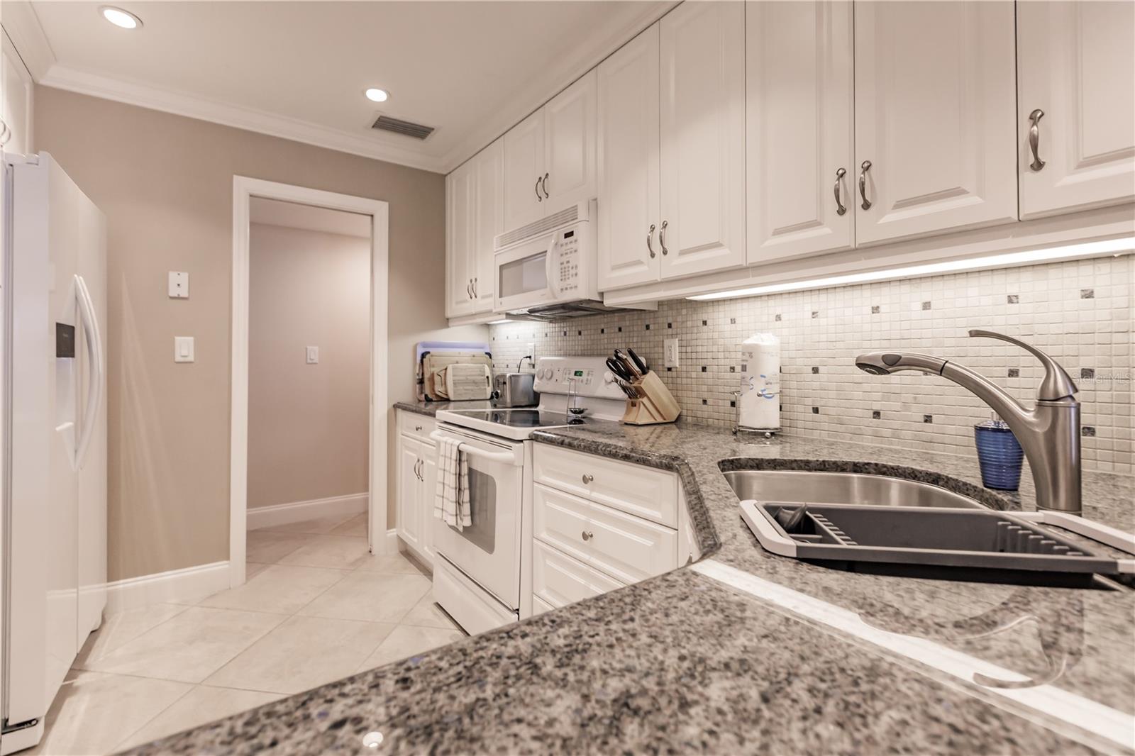 6052 W PEPPERTREE WAY #235B — photo 18