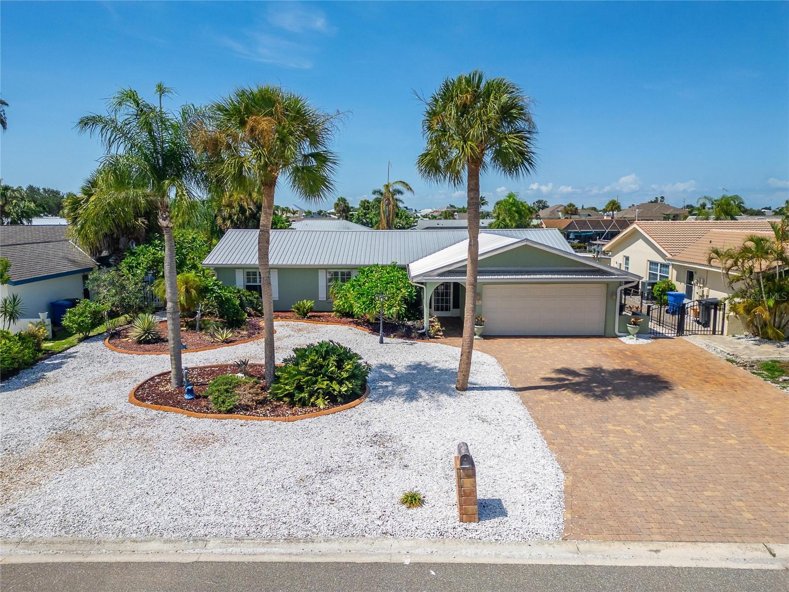 908 SAGO PALM WAY — photo 2