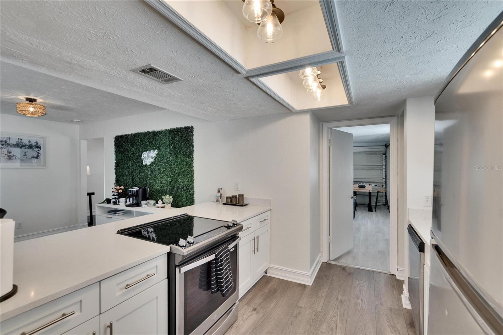 9613 N 46TH ST — photo 31