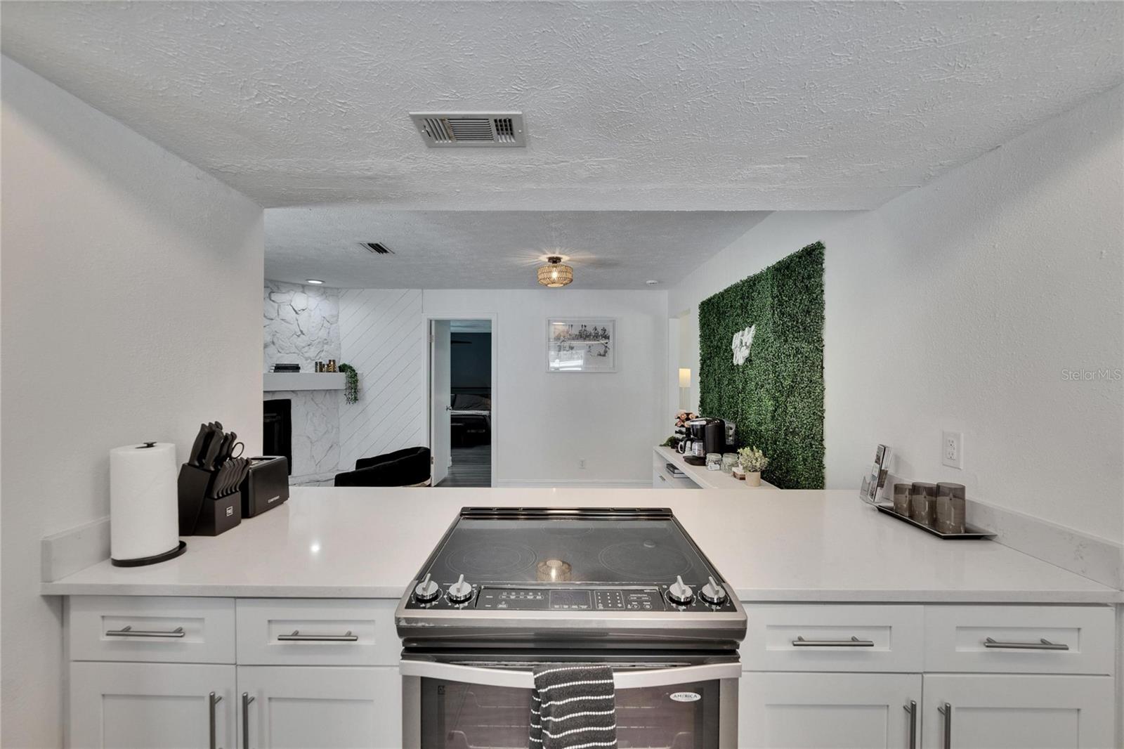 9613 N 46TH ST — photo 32