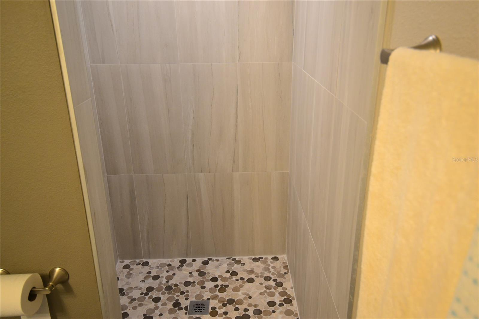 135 W CYPRESS CT — photo 11