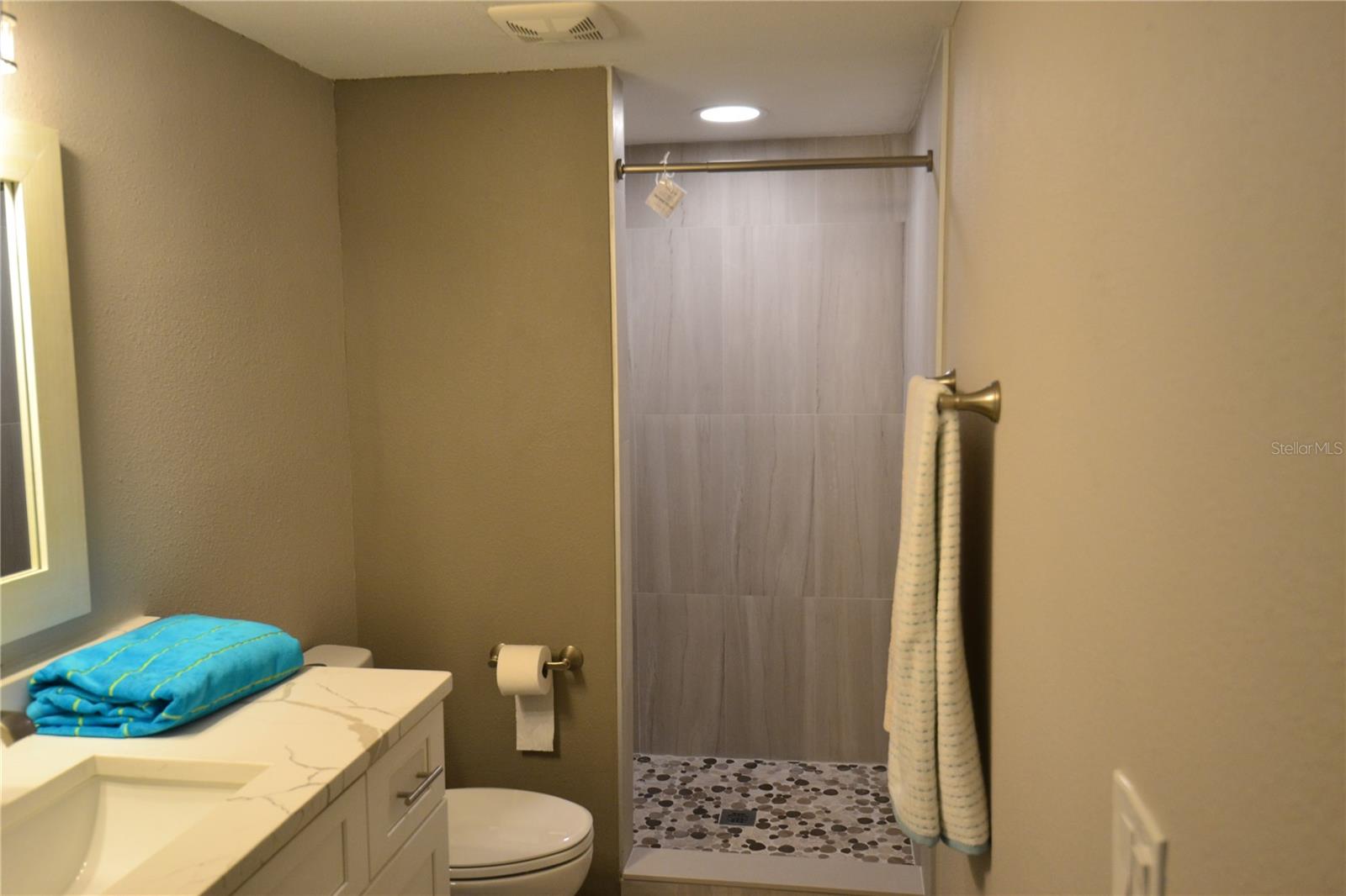 135 W CYPRESS CT — photo 10