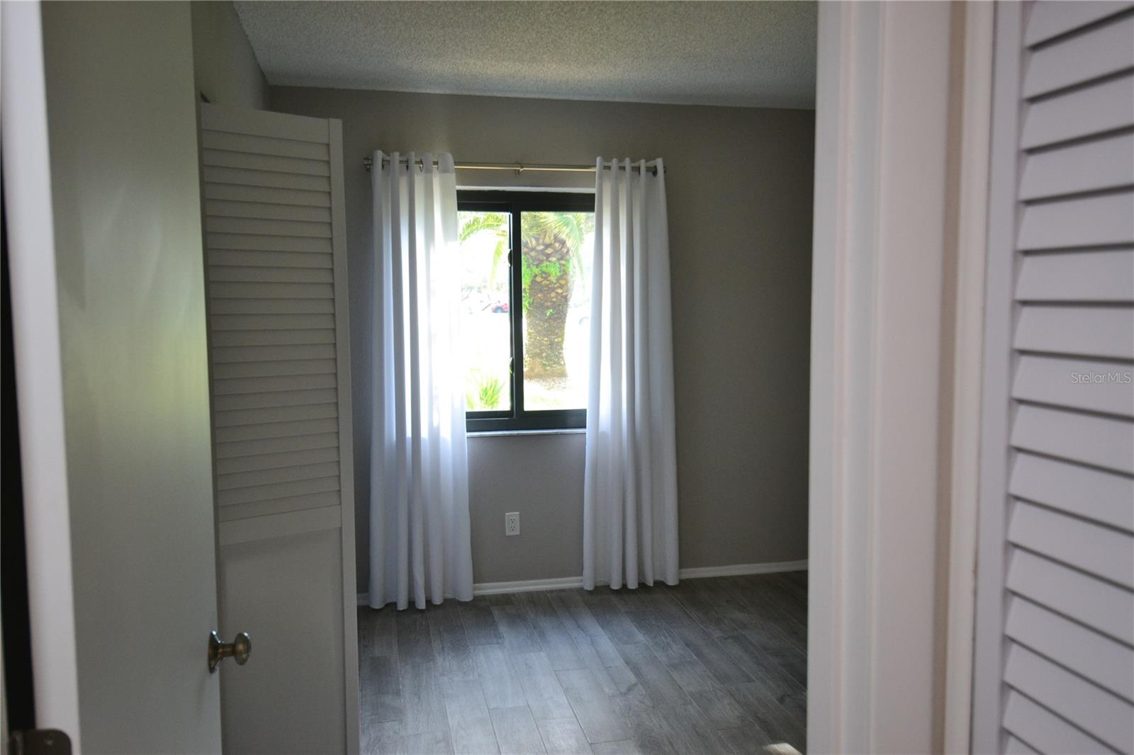 135 W CYPRESS CT — photo 8