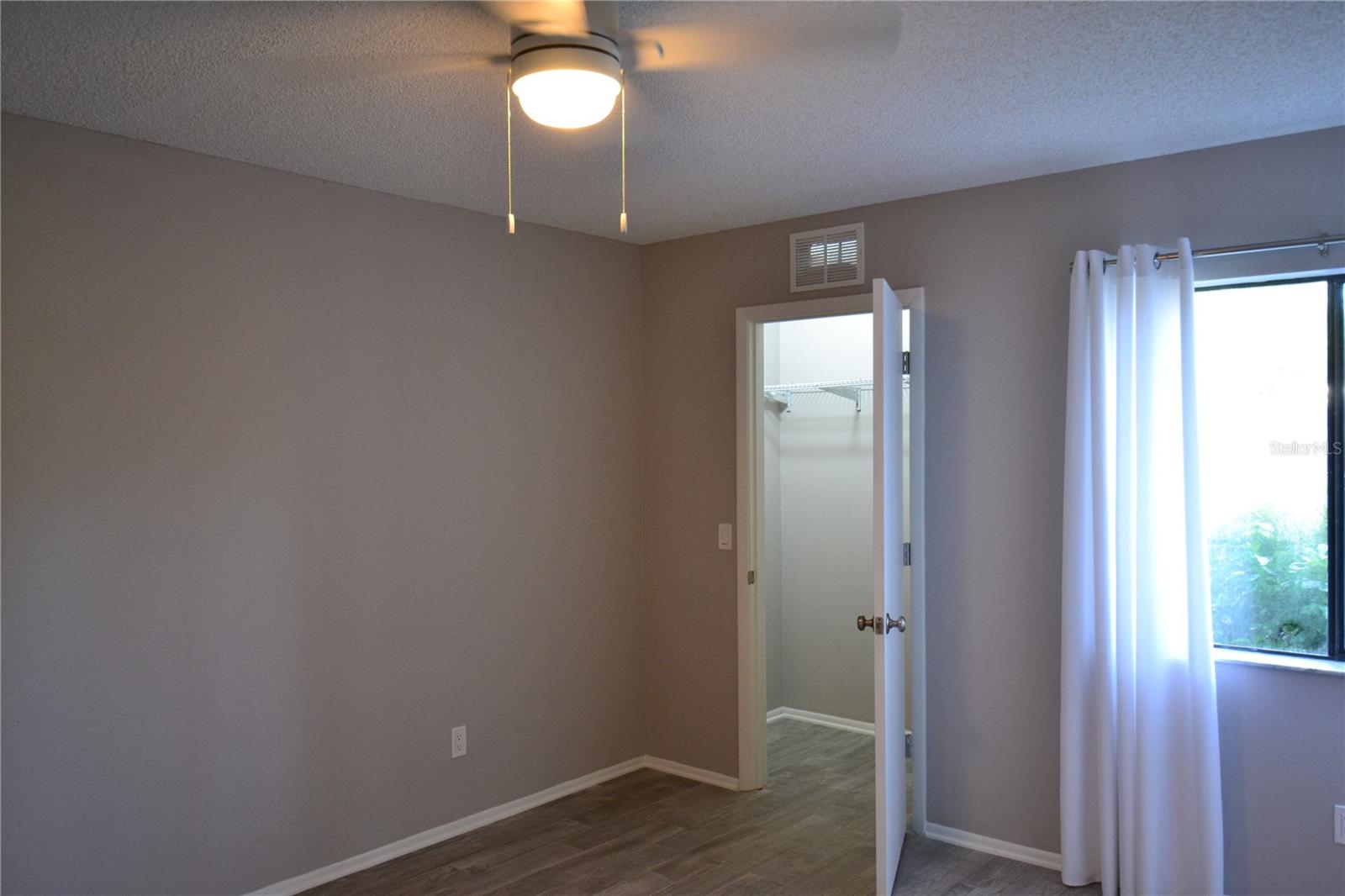 135 W CYPRESS CT — photo 17
