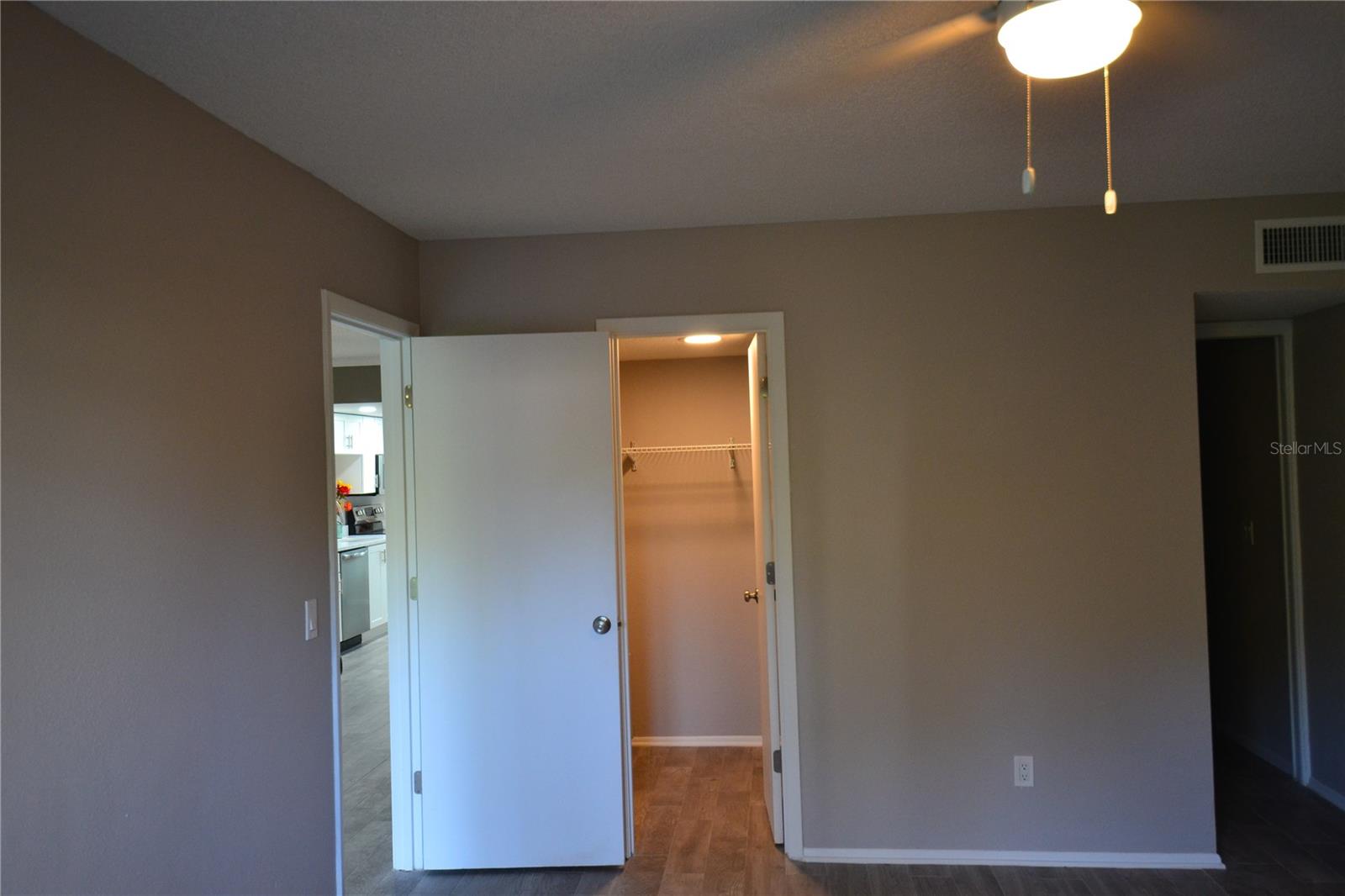 135 W CYPRESS CT — photo 16