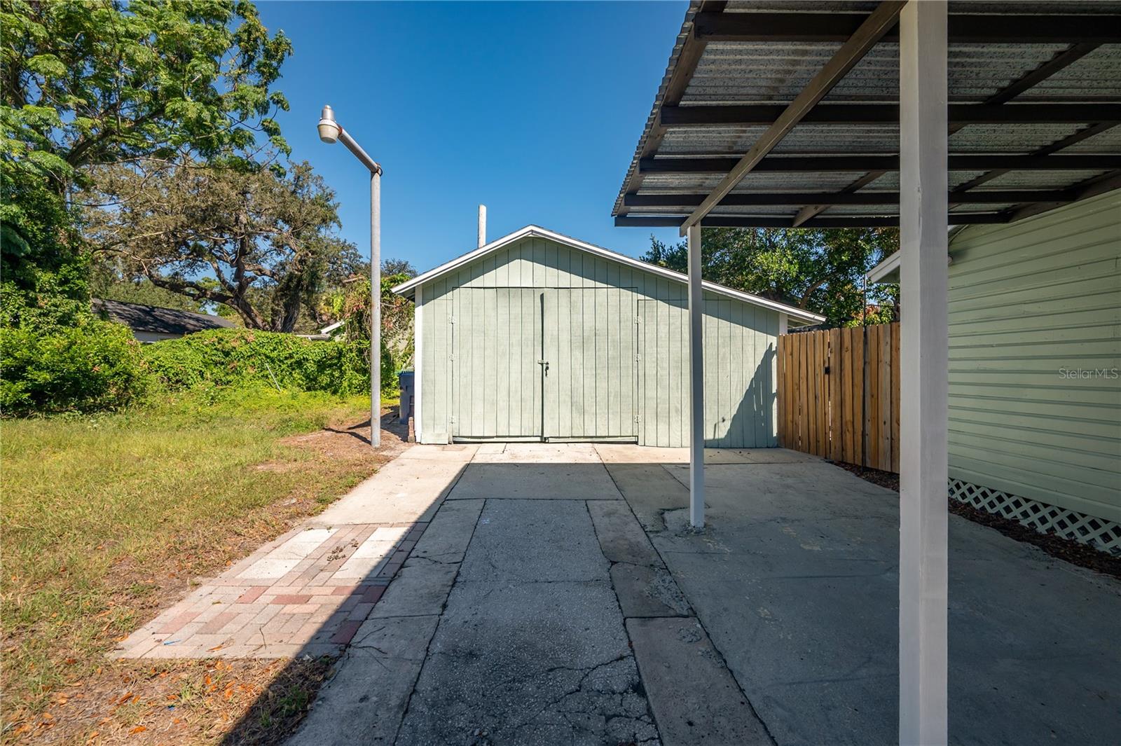 1404 E CAYUGA ST — photo 49