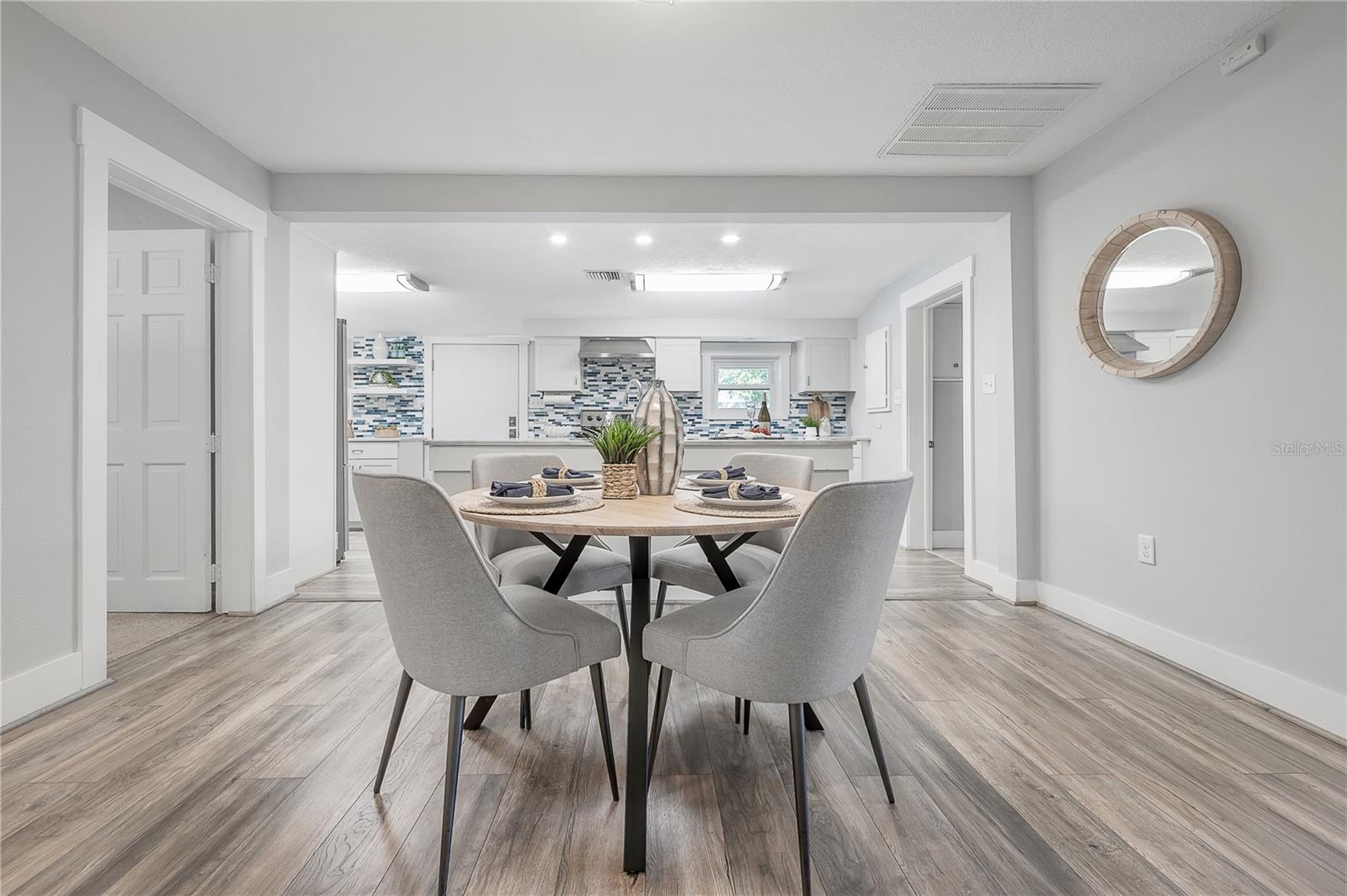 1404 E CAYUGA ST — photo 18