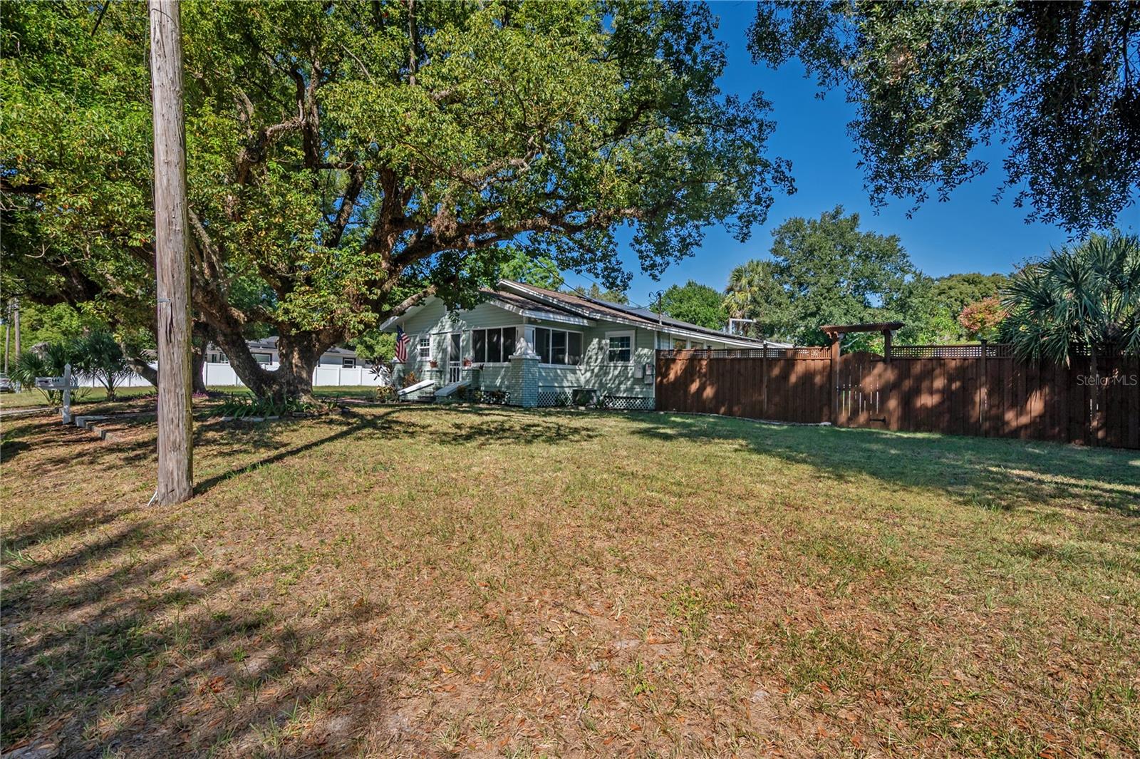 1404 E CAYUGA ST — photo 47