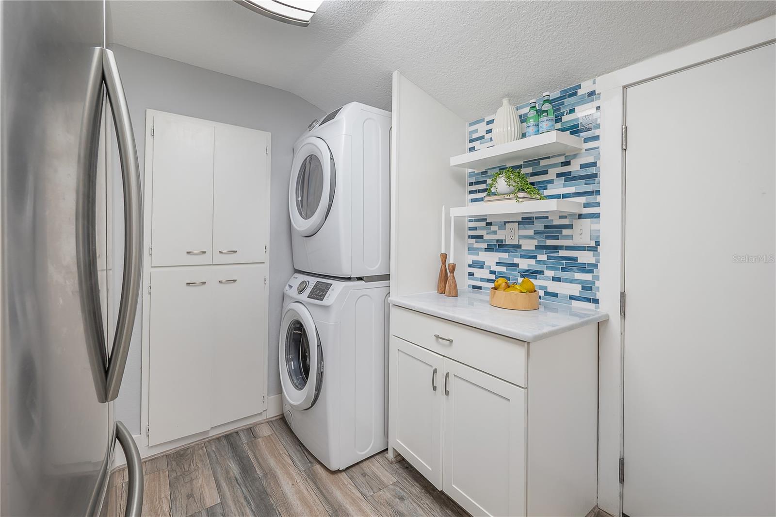 1404 E CAYUGA ST — photo 25