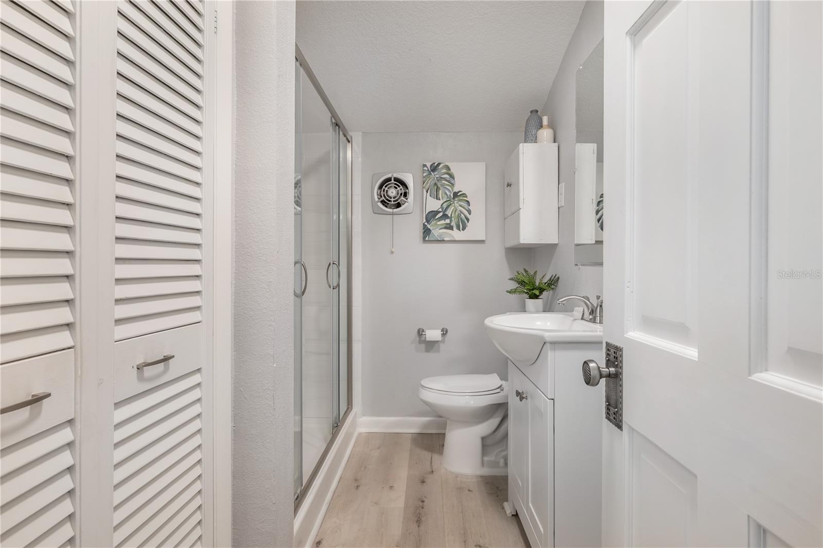 1404 E CAYUGA ST — photo 34