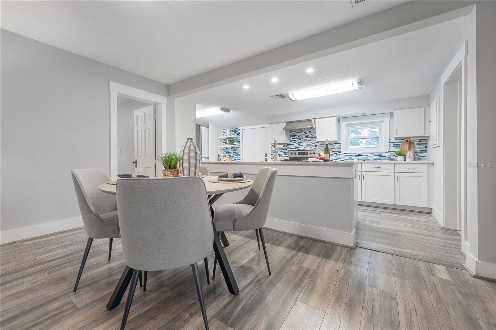 1404 E CAYUGA ST — photo 19